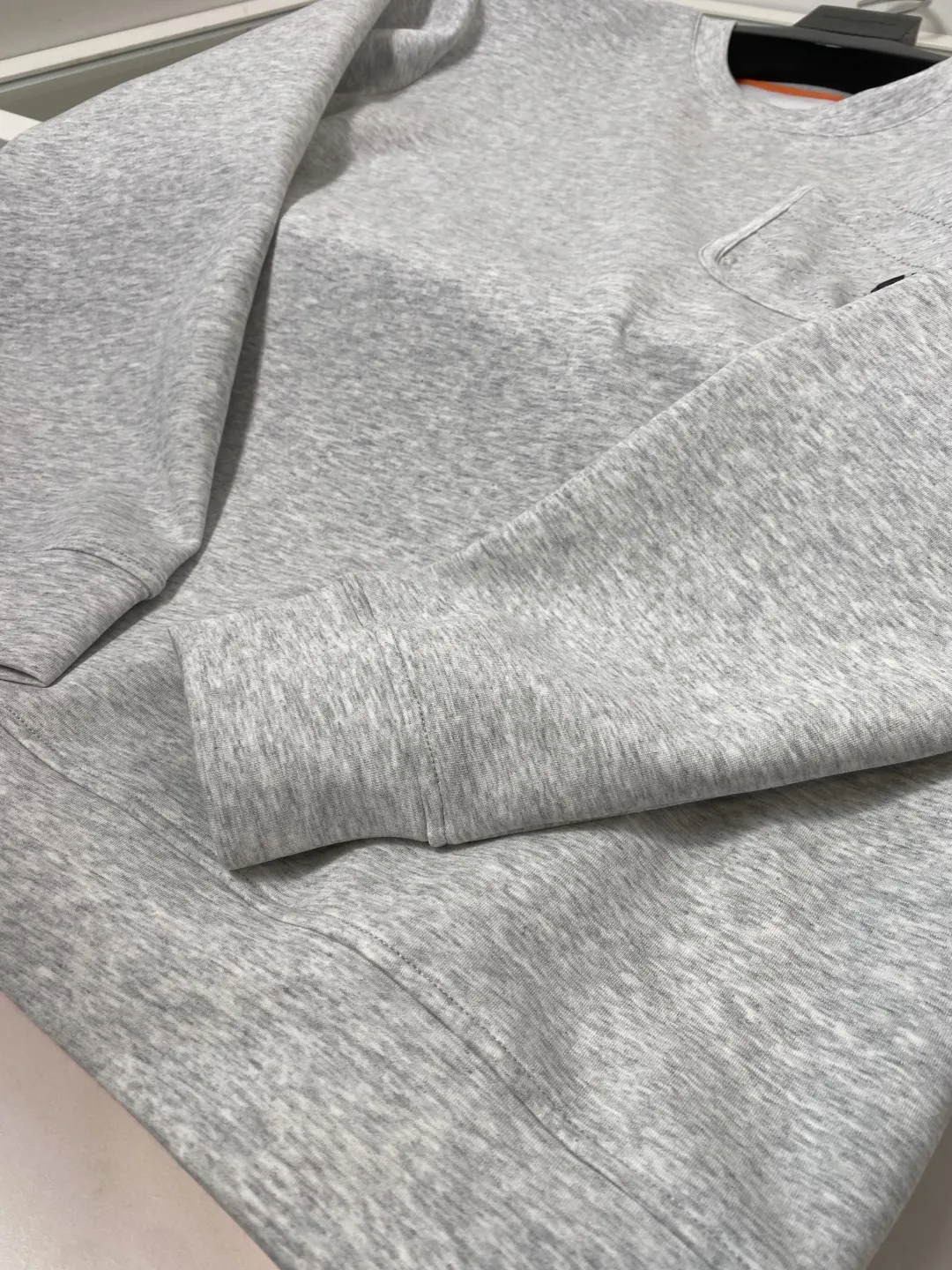 Embroidered Pocket Crew-Neck Sweatshirt D19522787 — view 9