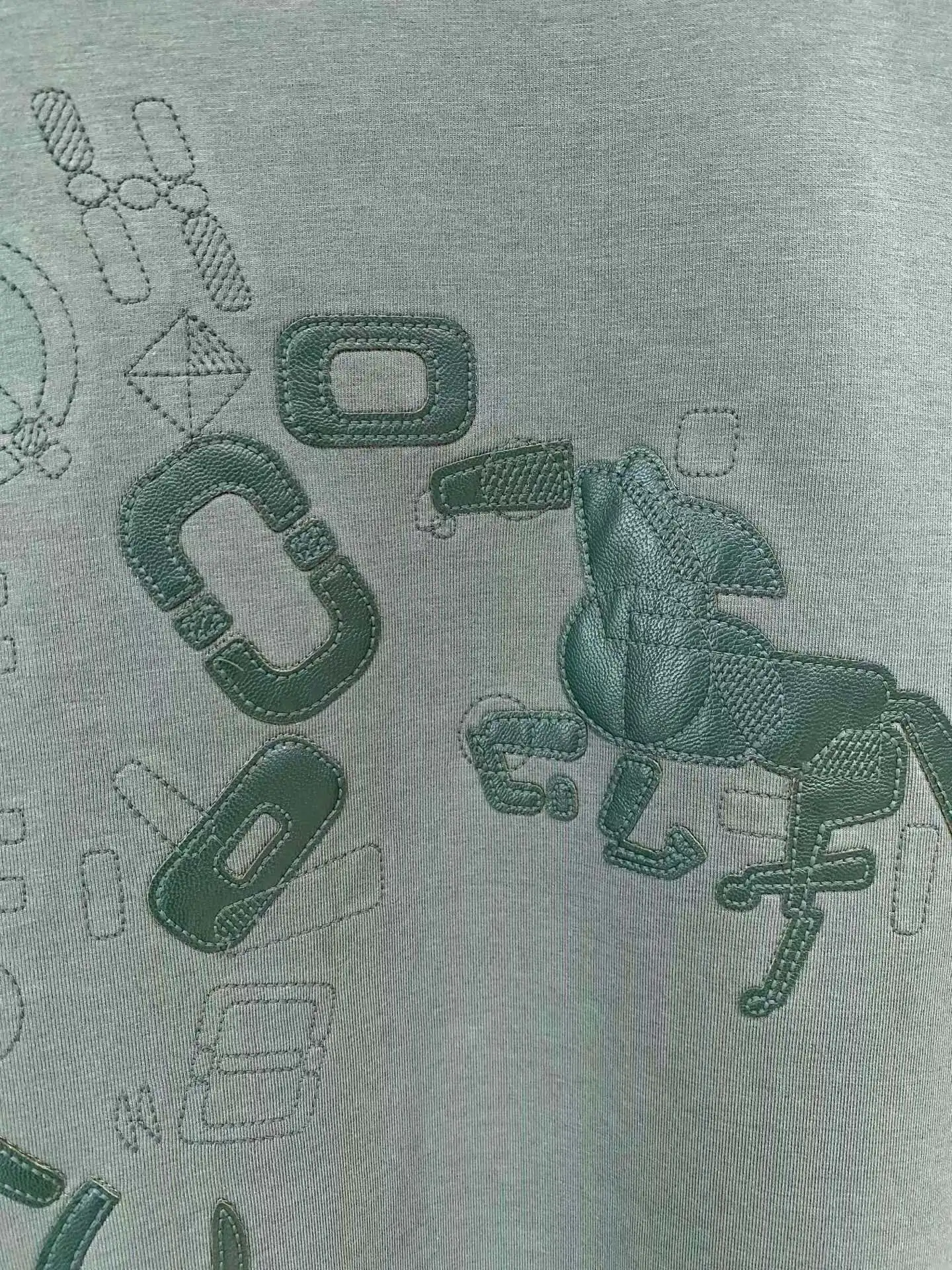 Embroidered Horse Motif Crew-Neck Sweatshirt D19522790 — view 4