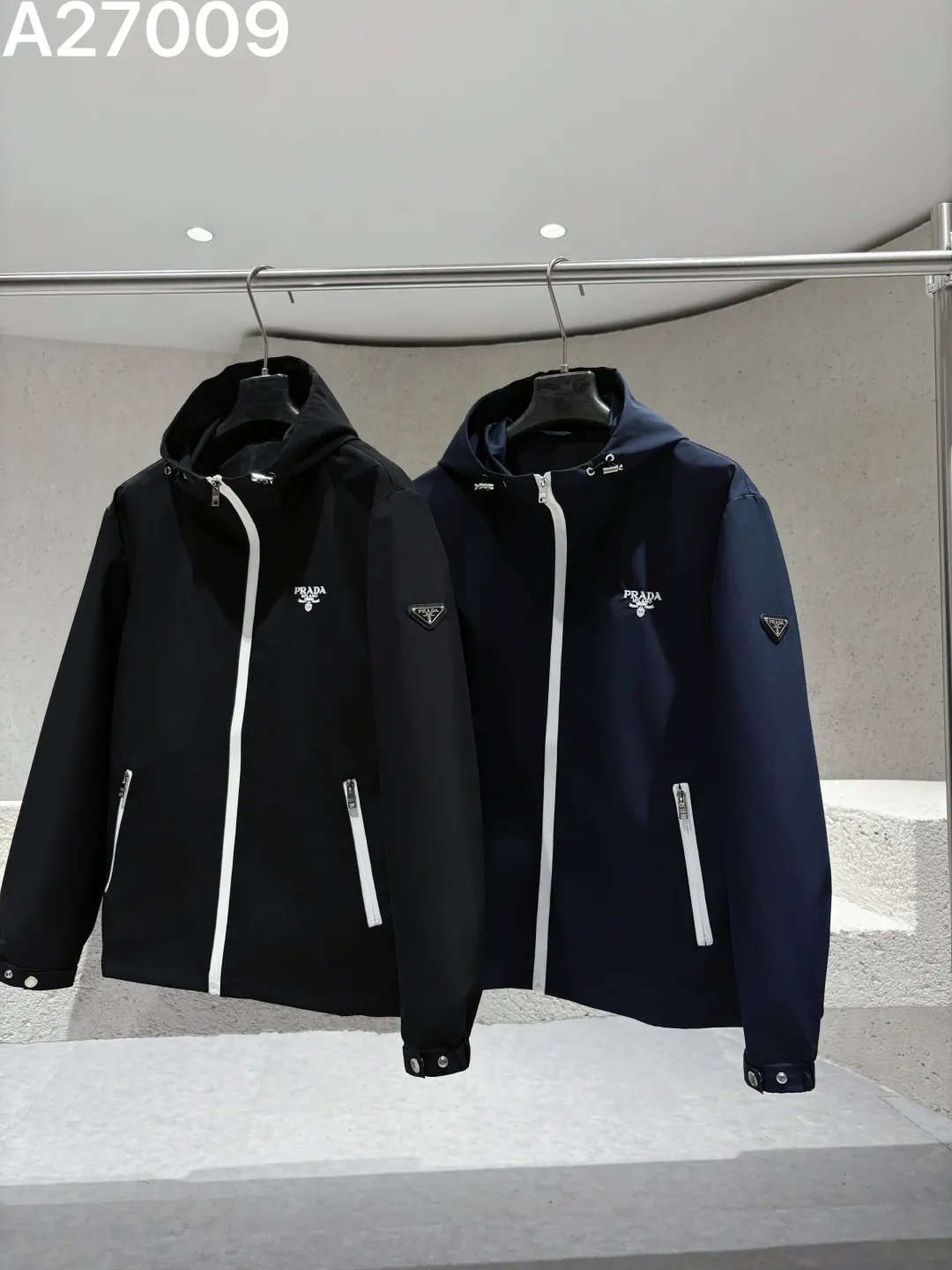 Hooded Technical Shell Jacket D21522772 — view 3