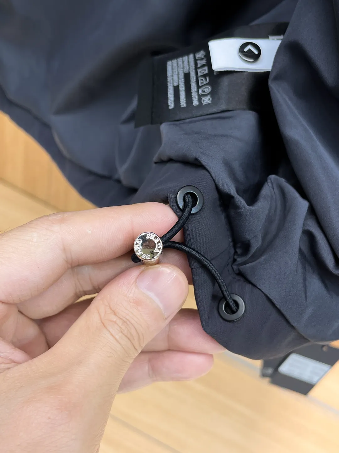 Logo-Appliqué Hooded Windbreaker Jacket D21522763 — view 9