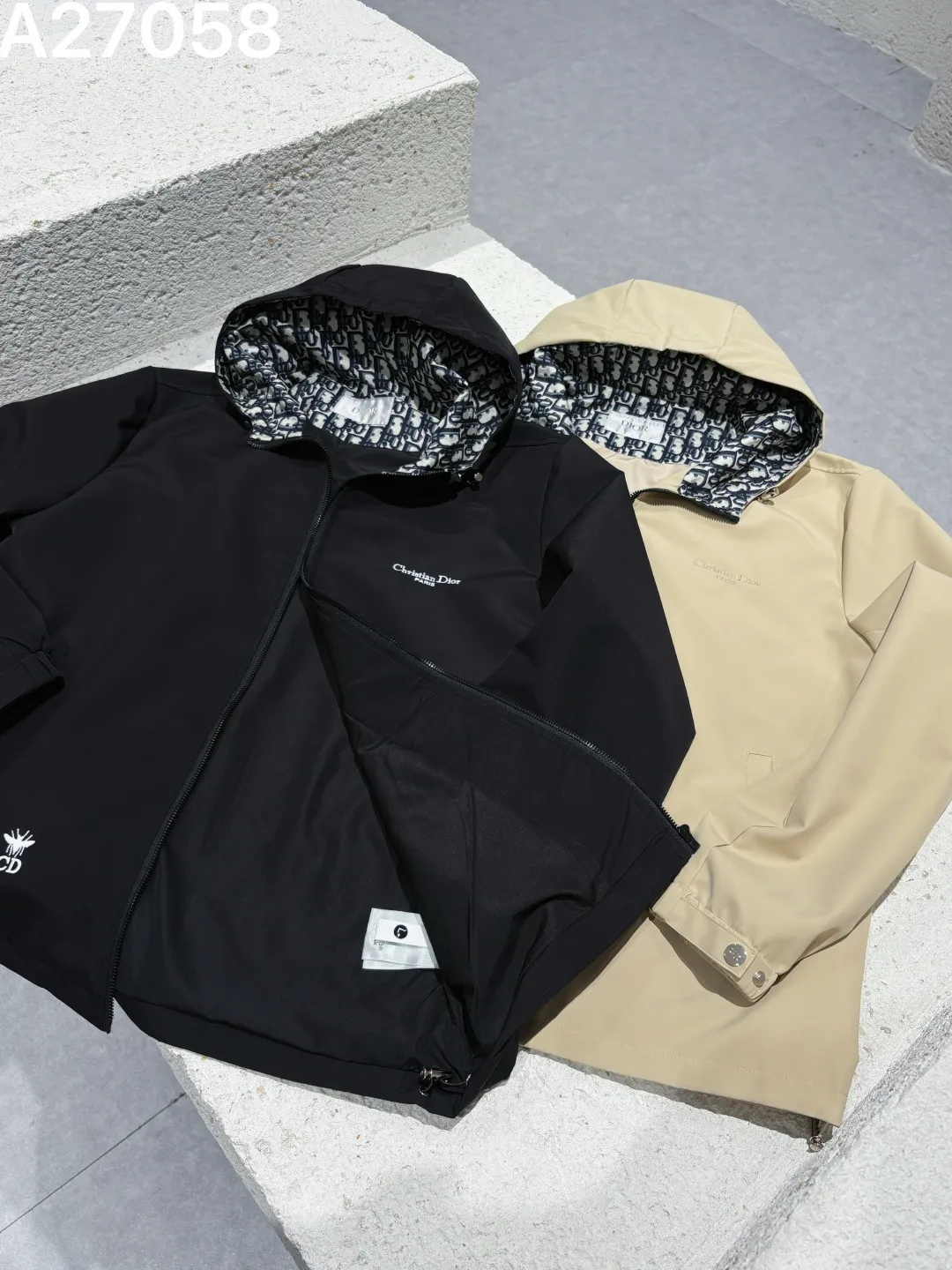 Oblique Lined Hooded Jacket D21522768 — view 7