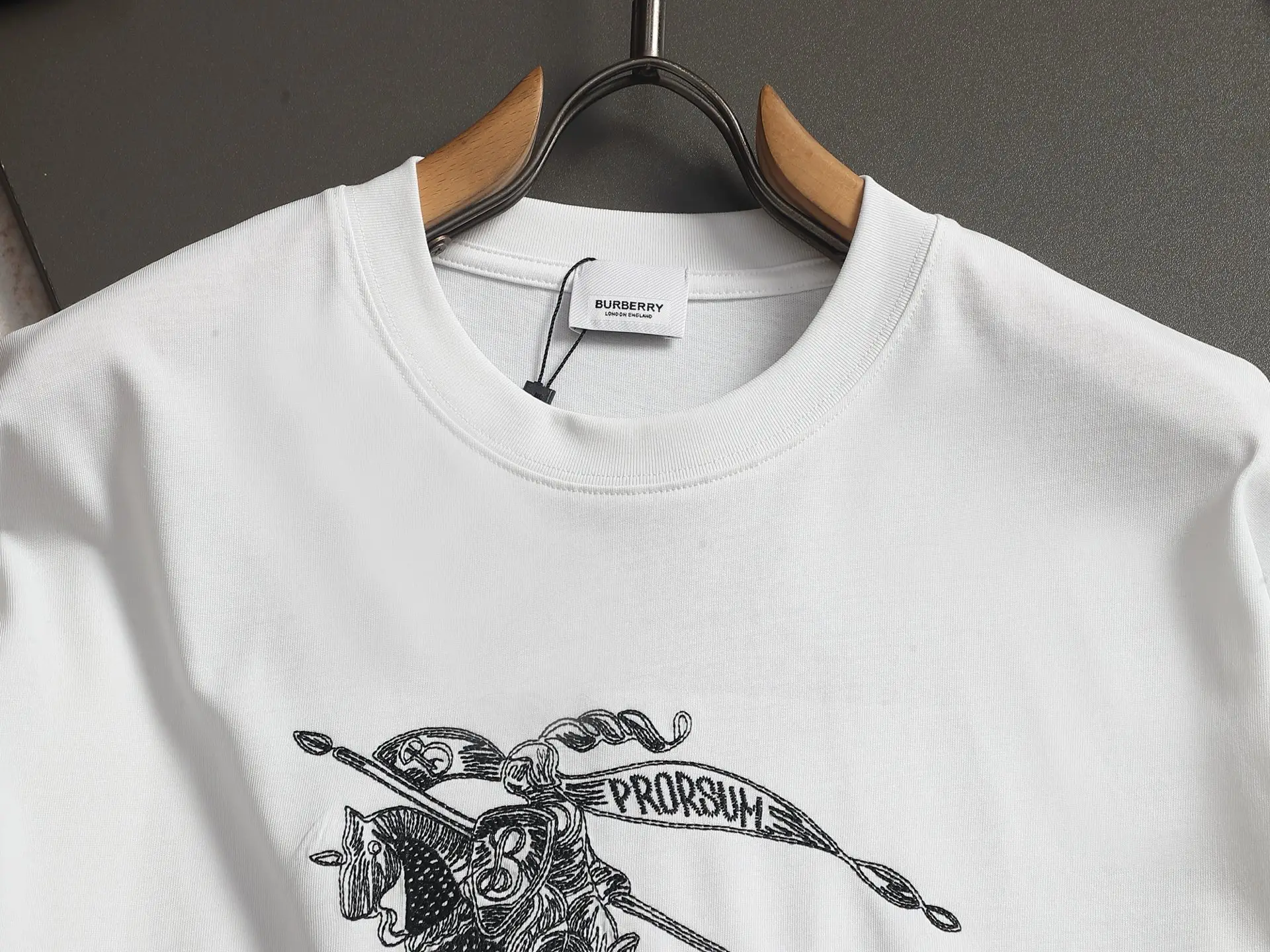 Embroidered Equestrian Knight Logo T-Shirt D13521473 — view 3