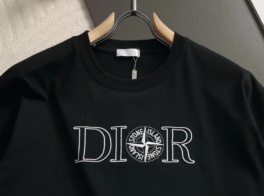 Vintage-Inspired Embroidered Logo T-Shirt D13521462 — view 3
