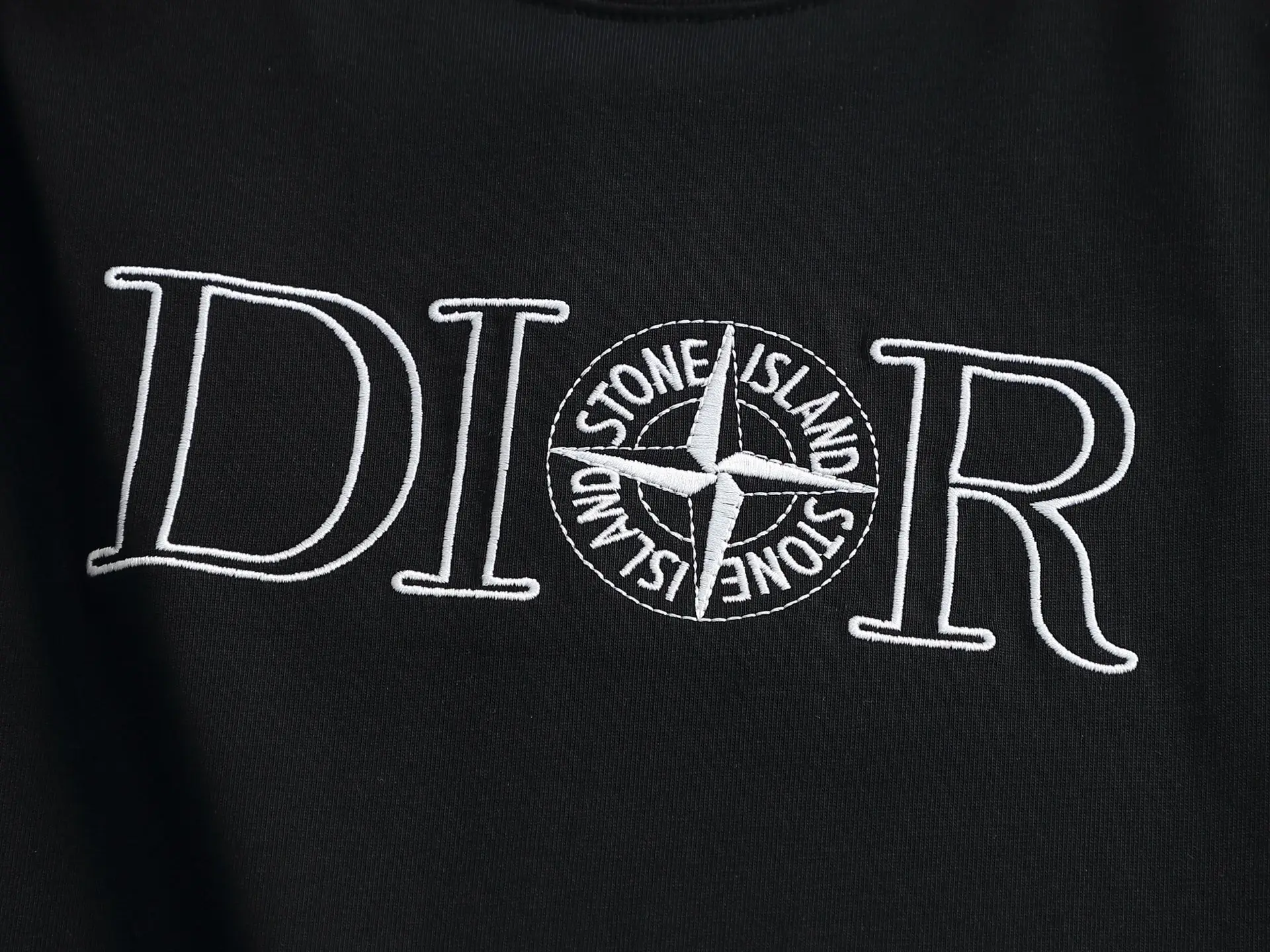 Vintage-Inspired Embroidered Logo T-Shirt D13521462 — view 4