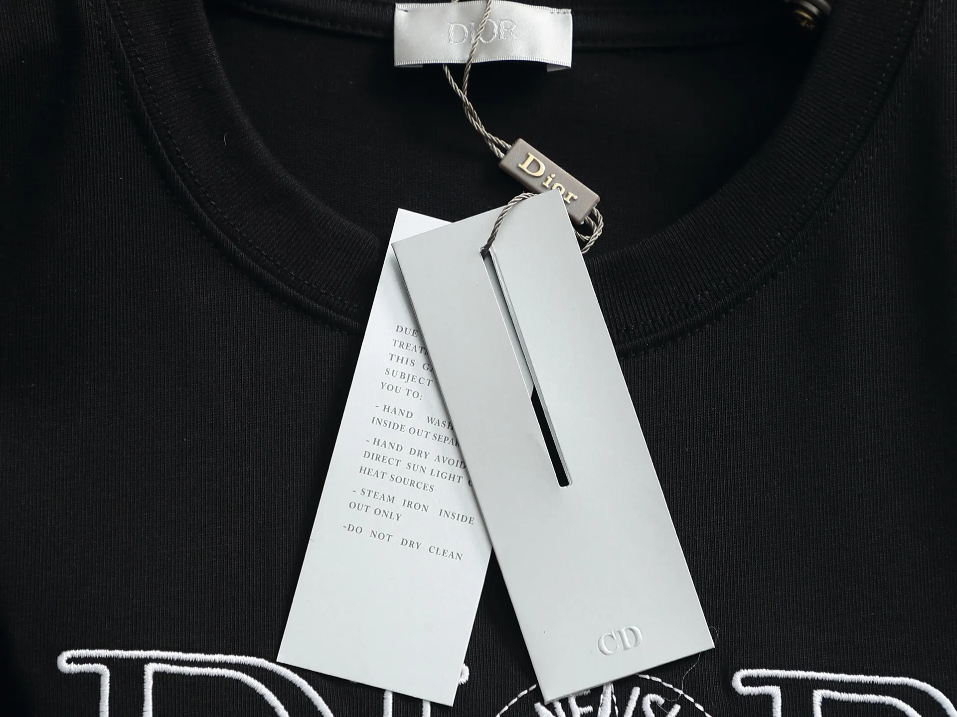 Vintage-Inspired Embroidered Logo T-Shirt D13521462 — view 5