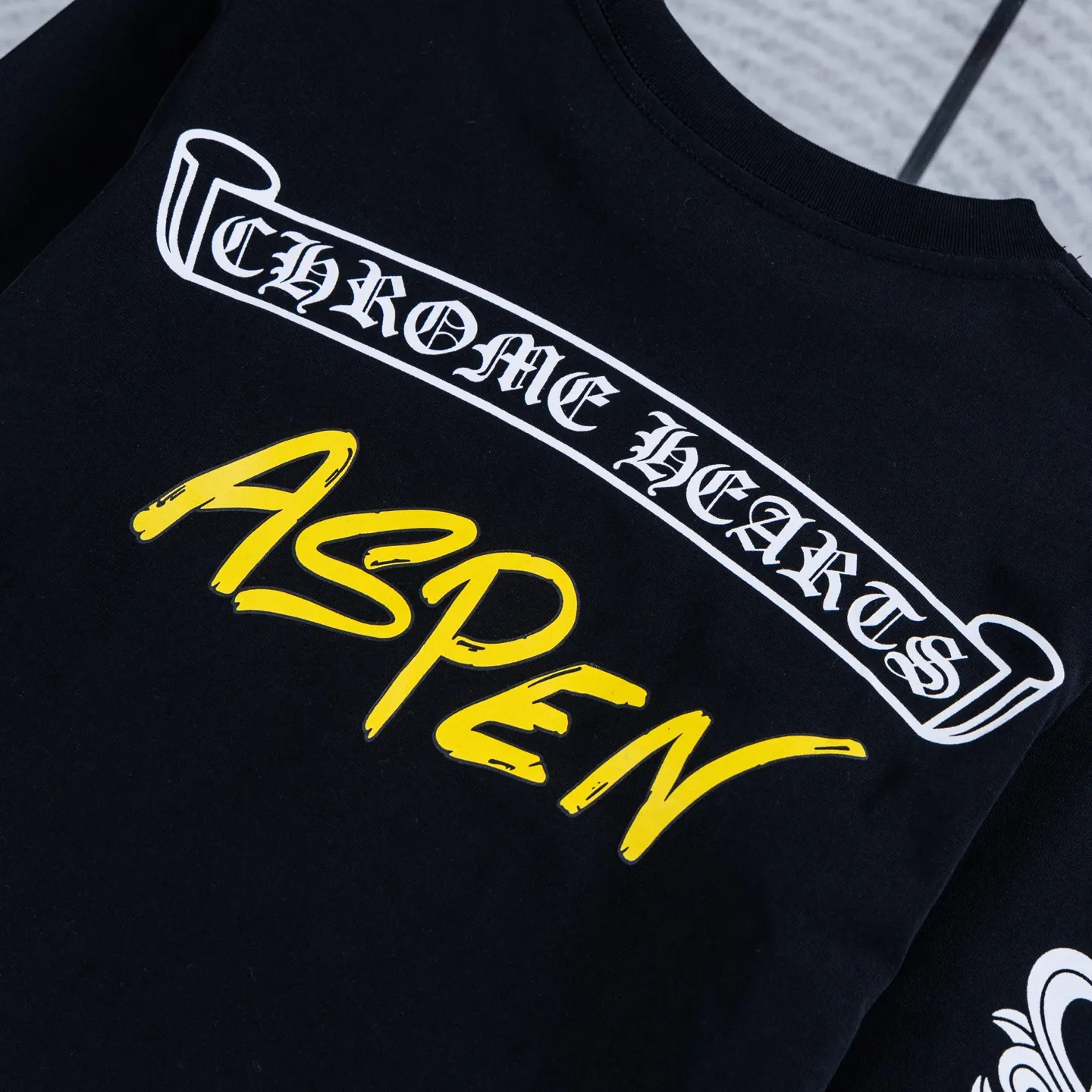 Aspen Exclusive Long-Sleeve Graphic T-Shirt D14022717 — view 8