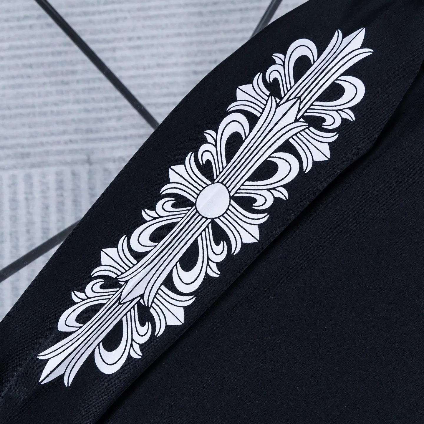 Aspen Exclusive Long-Sleeve Graphic T-Shirt D14022717 — view 9