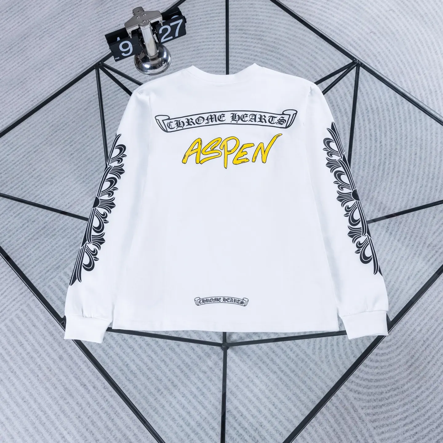 Aspen Exclusive Long-Sleeve Graphic T-Shirt D14022718