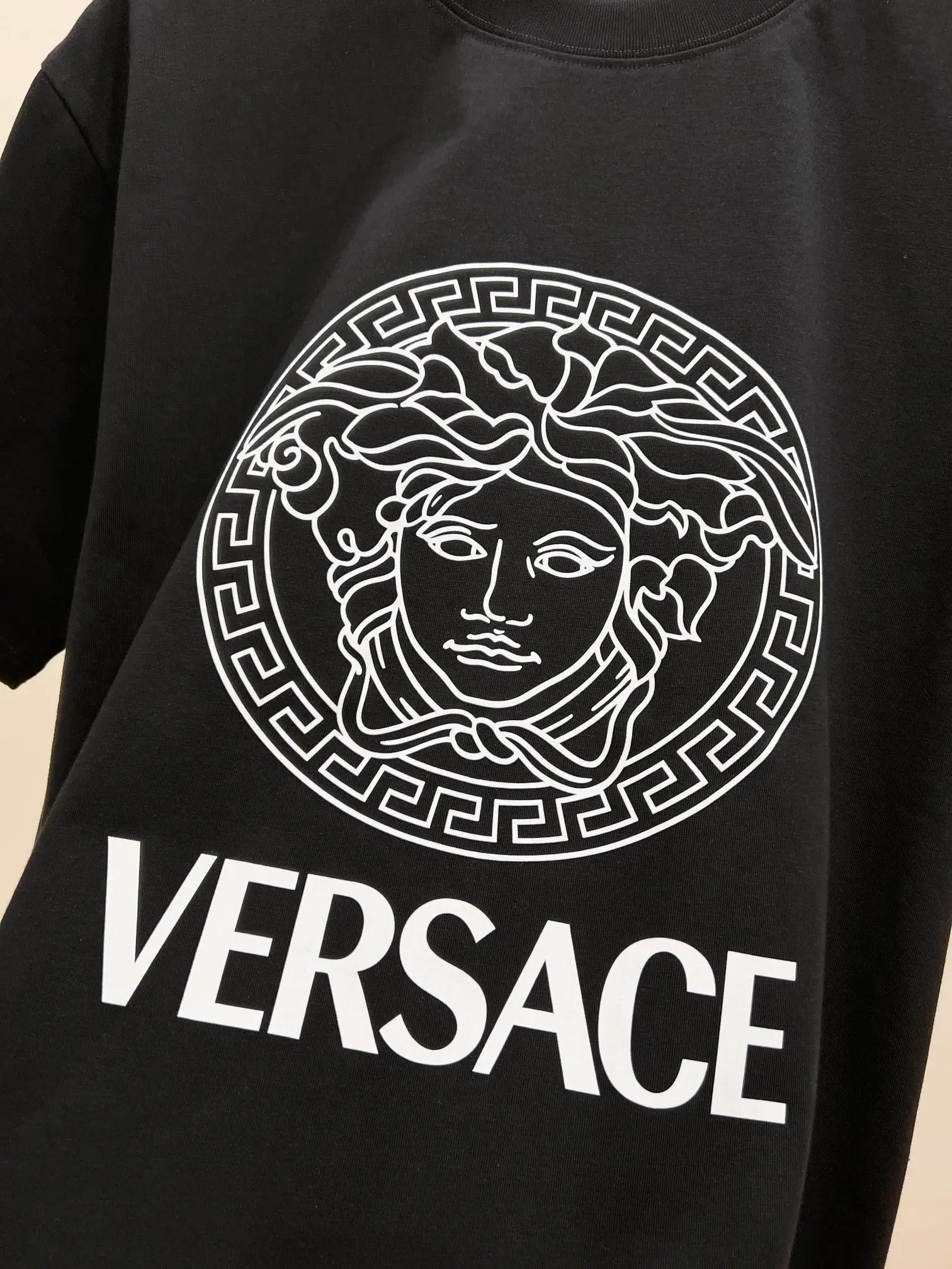 Medusa Logo Graphic T-Shirt D14521438 — view 5