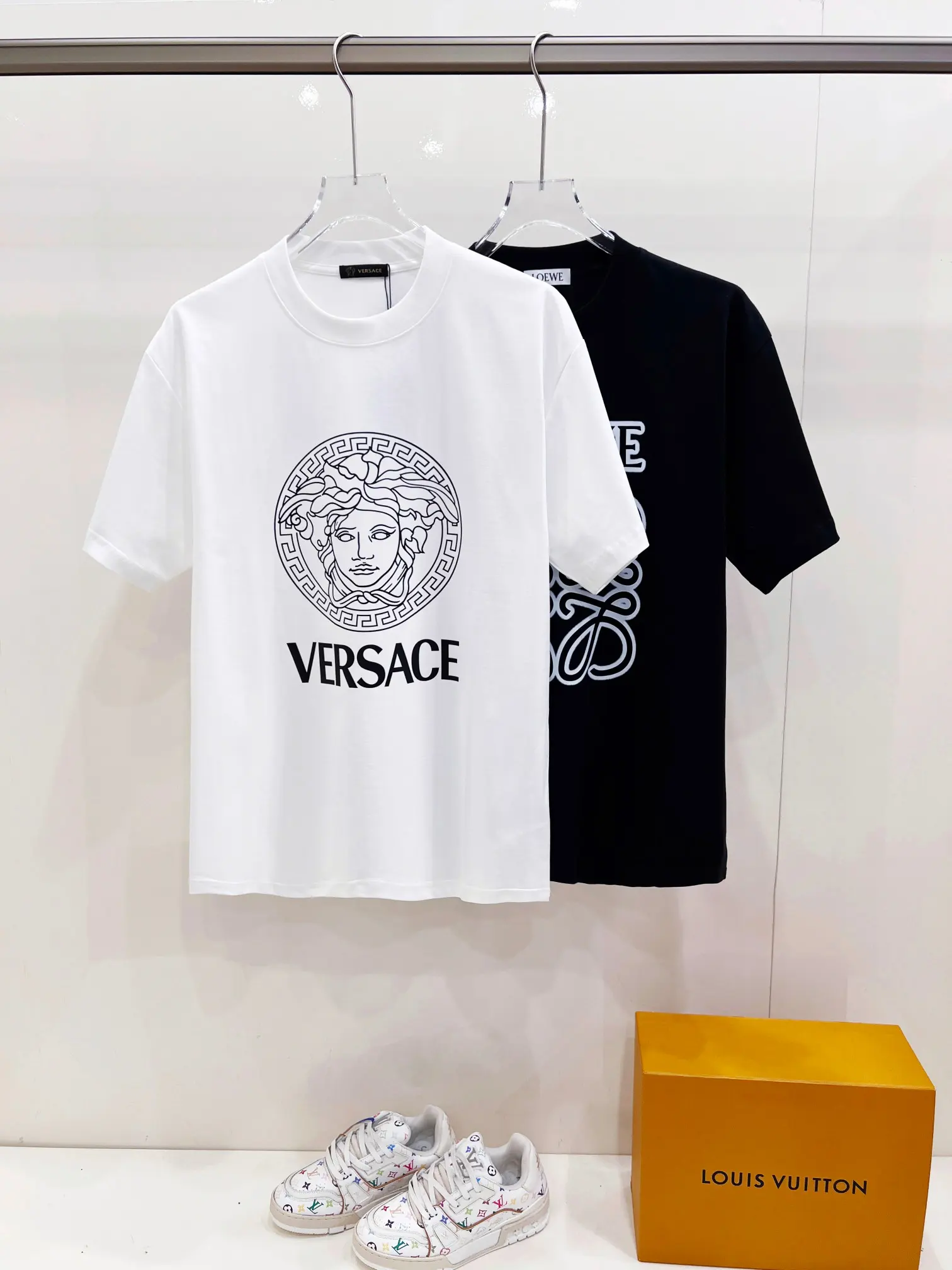 Medusa Logo Graphic T-Shirt D14521438 — view 9