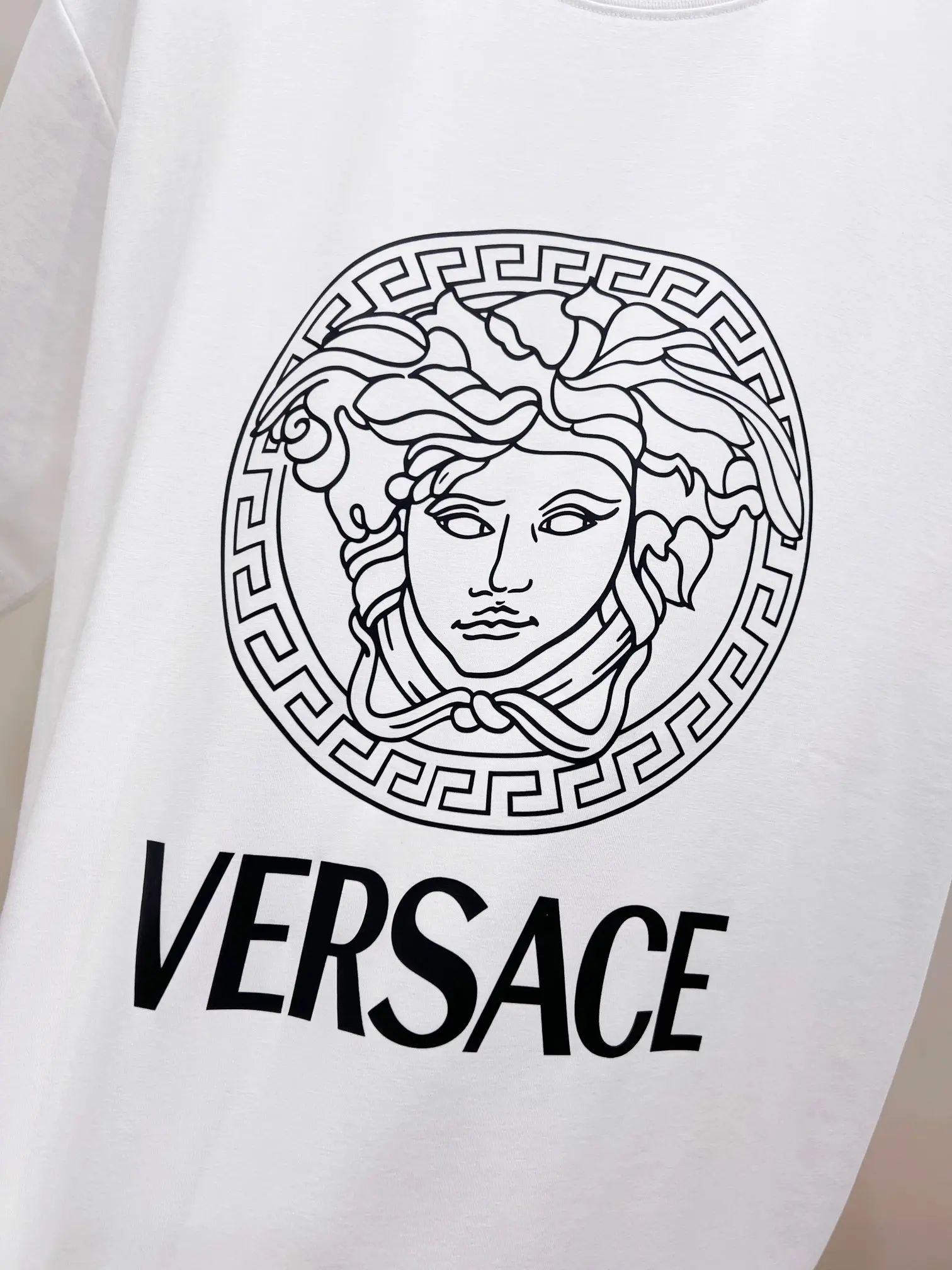 Medusa Logo Graphic T-Shirt D14521439 — view 5