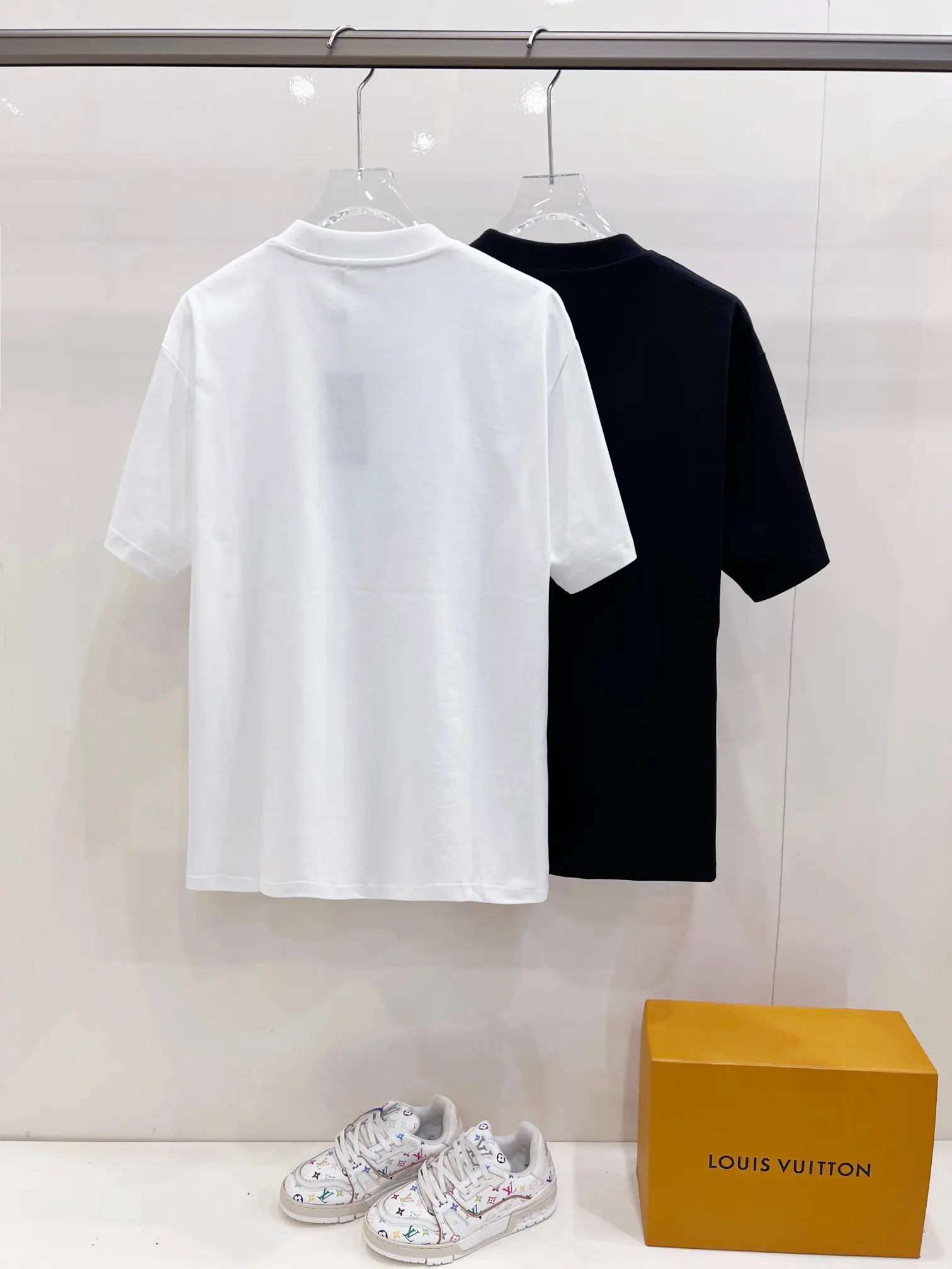 Medusa Logo Graphic T-Shirt D14521439 — view 9