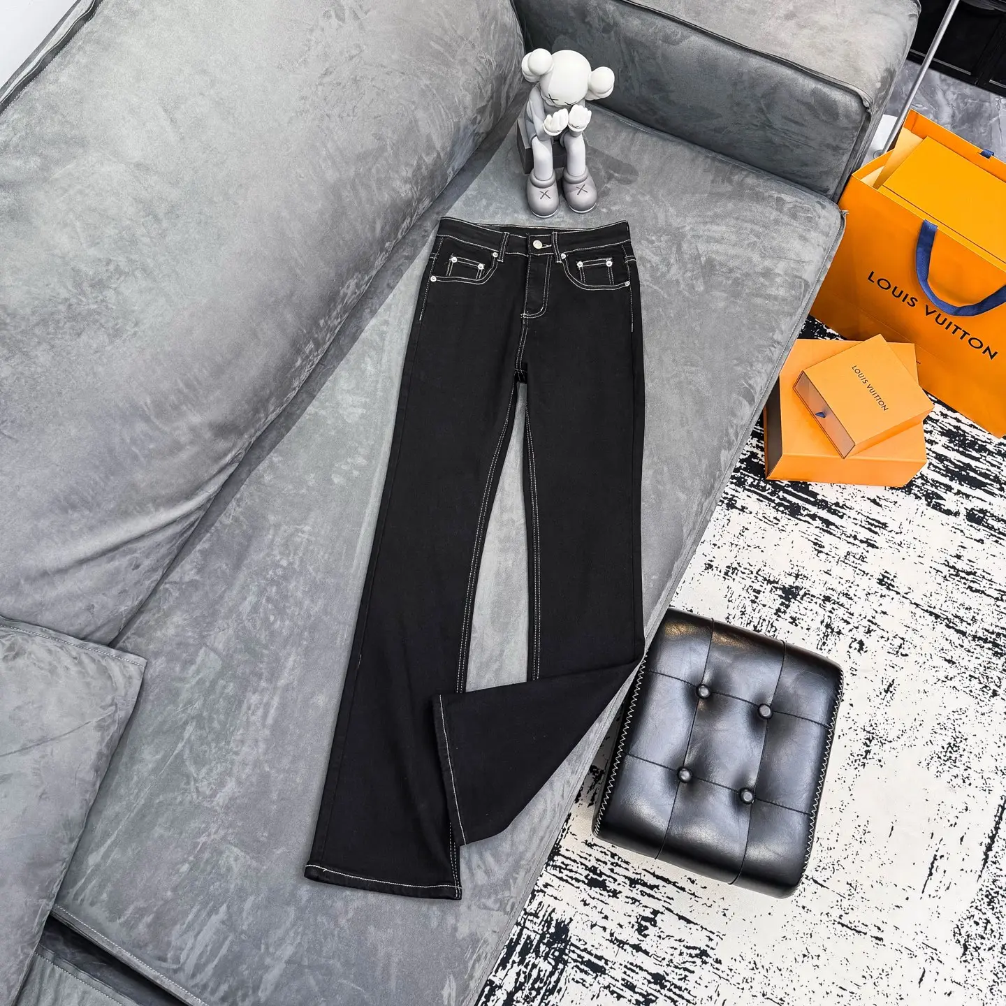 Contrast Stitch Flare-Leg Jeans D16023089 — view 2