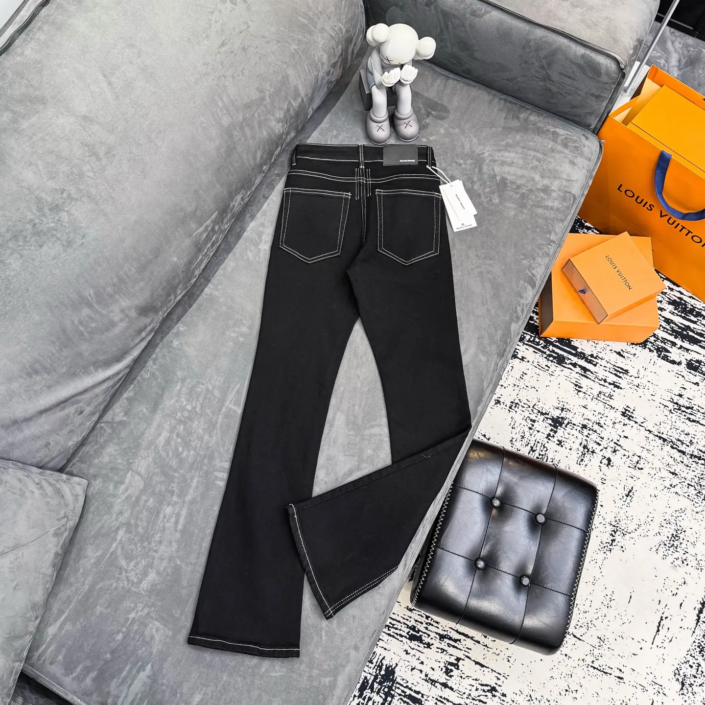 Contrast Stitch Flare-Leg Jeans D16023089 — view 3