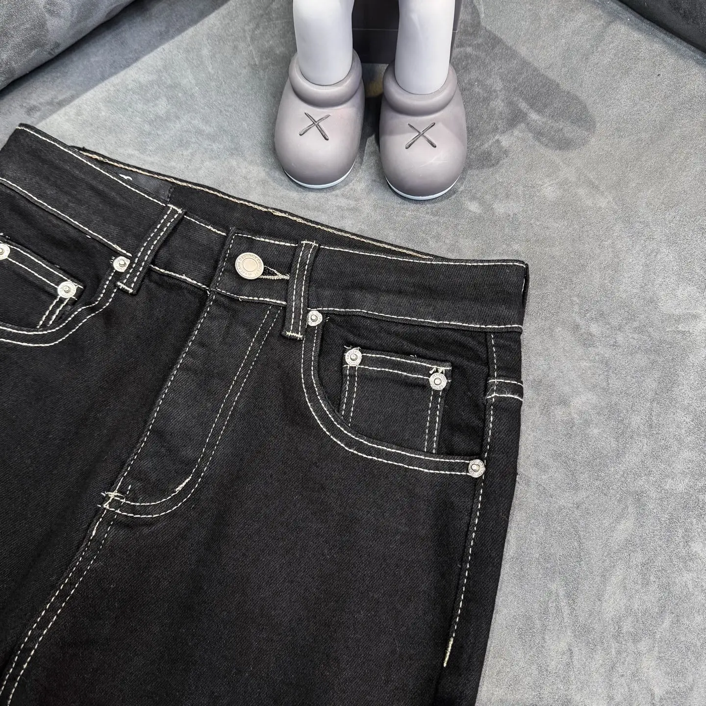 Contrast Stitch Flare-Leg Jeans D16023089 — view 5