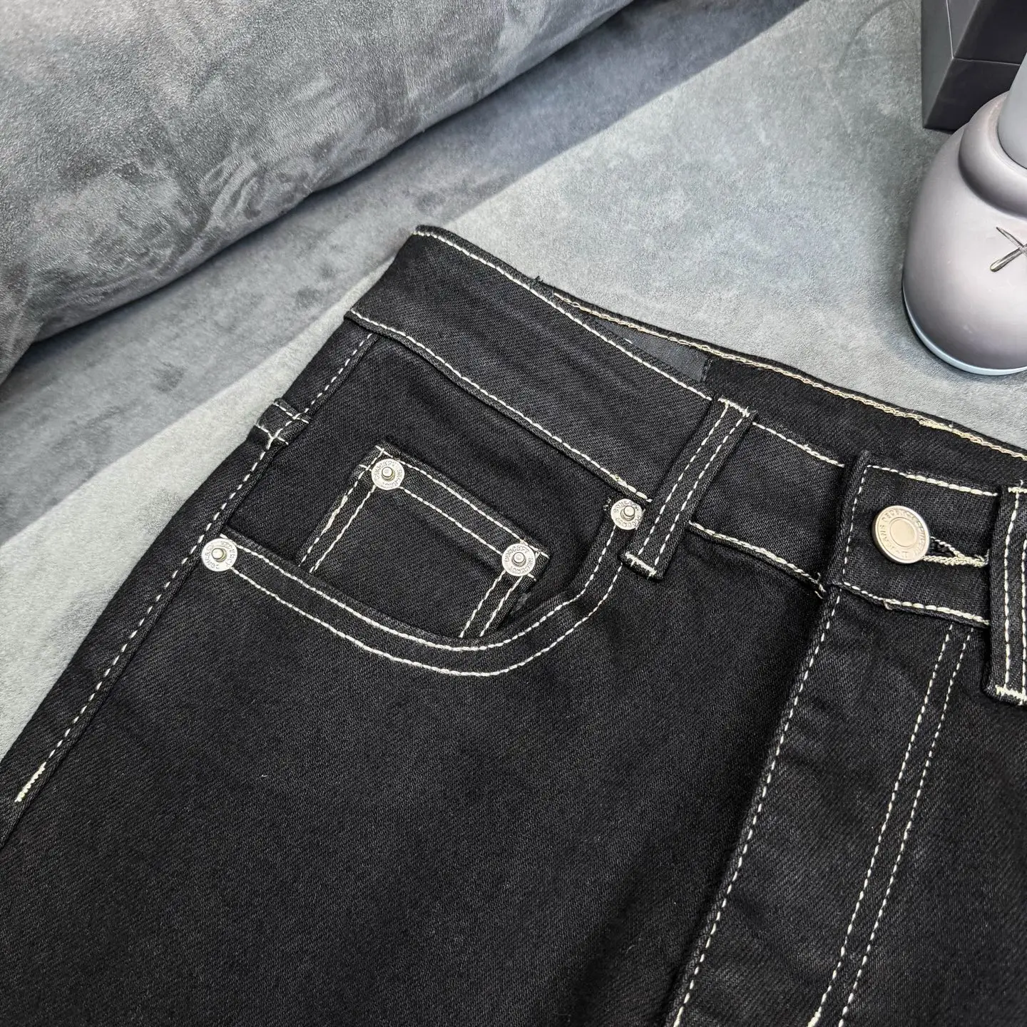 Contrast Stitch Flare-Leg Jeans D16023089 — view 6