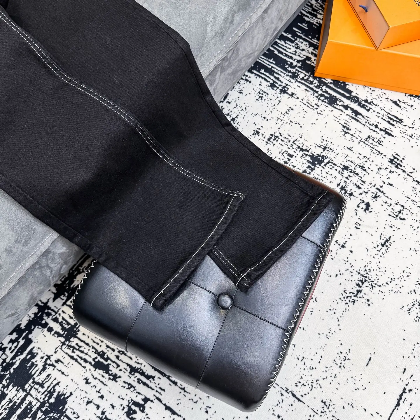 Contrast Stitch Flare-Leg Jeans D16023089 — view 9