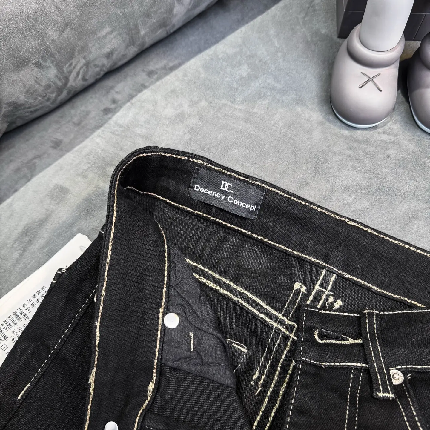 Contrast Stitch Flare-Leg Jeans D16023089 — view 12