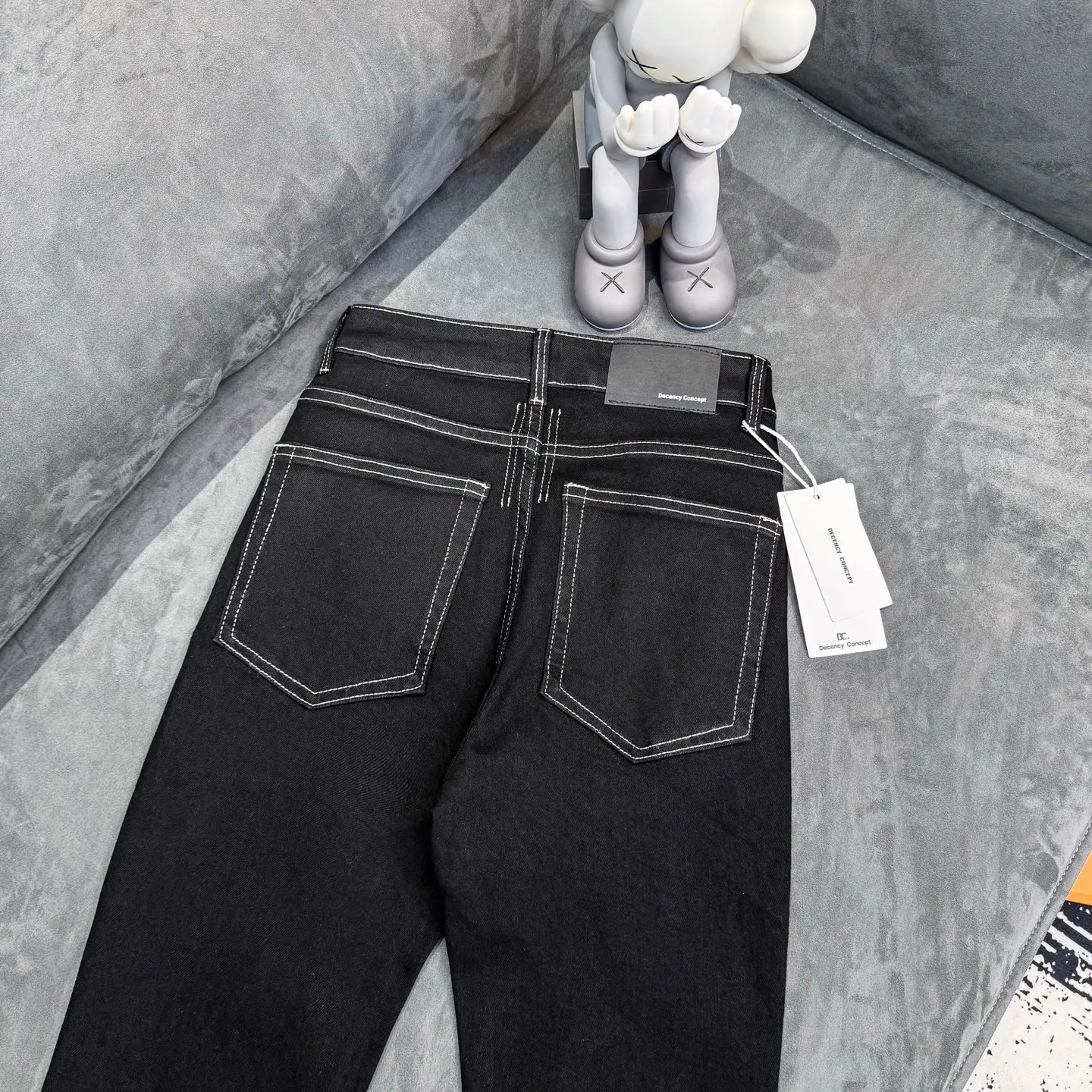 Contrast Stitch Flare-Leg Jeans D16023089 — view 13