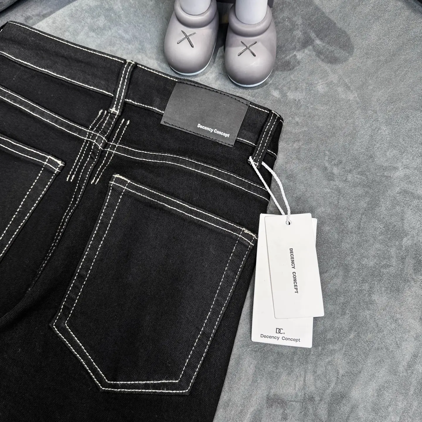 Contrast Stitch Flare-Leg Jeans D16023089 — view 14