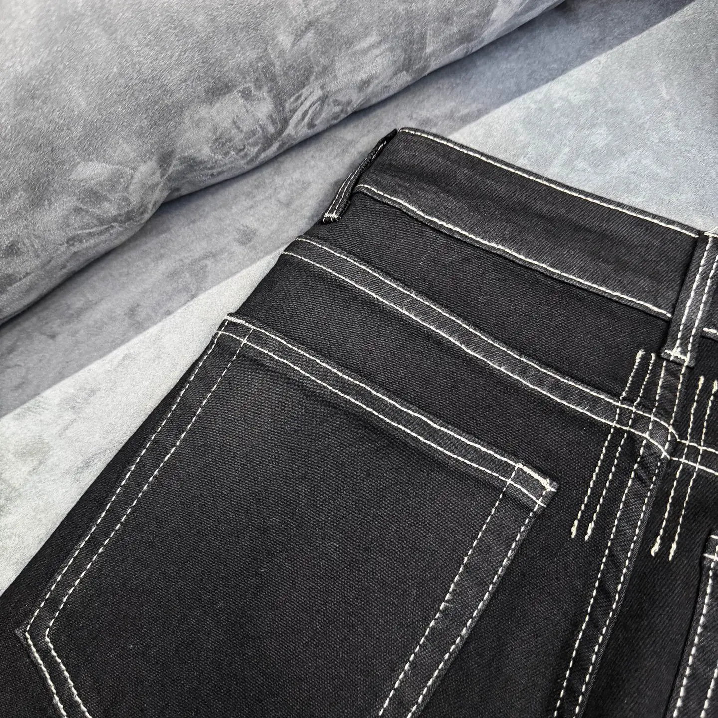 Contrast Stitch Flare-Leg Jeans D16023089 — view 15