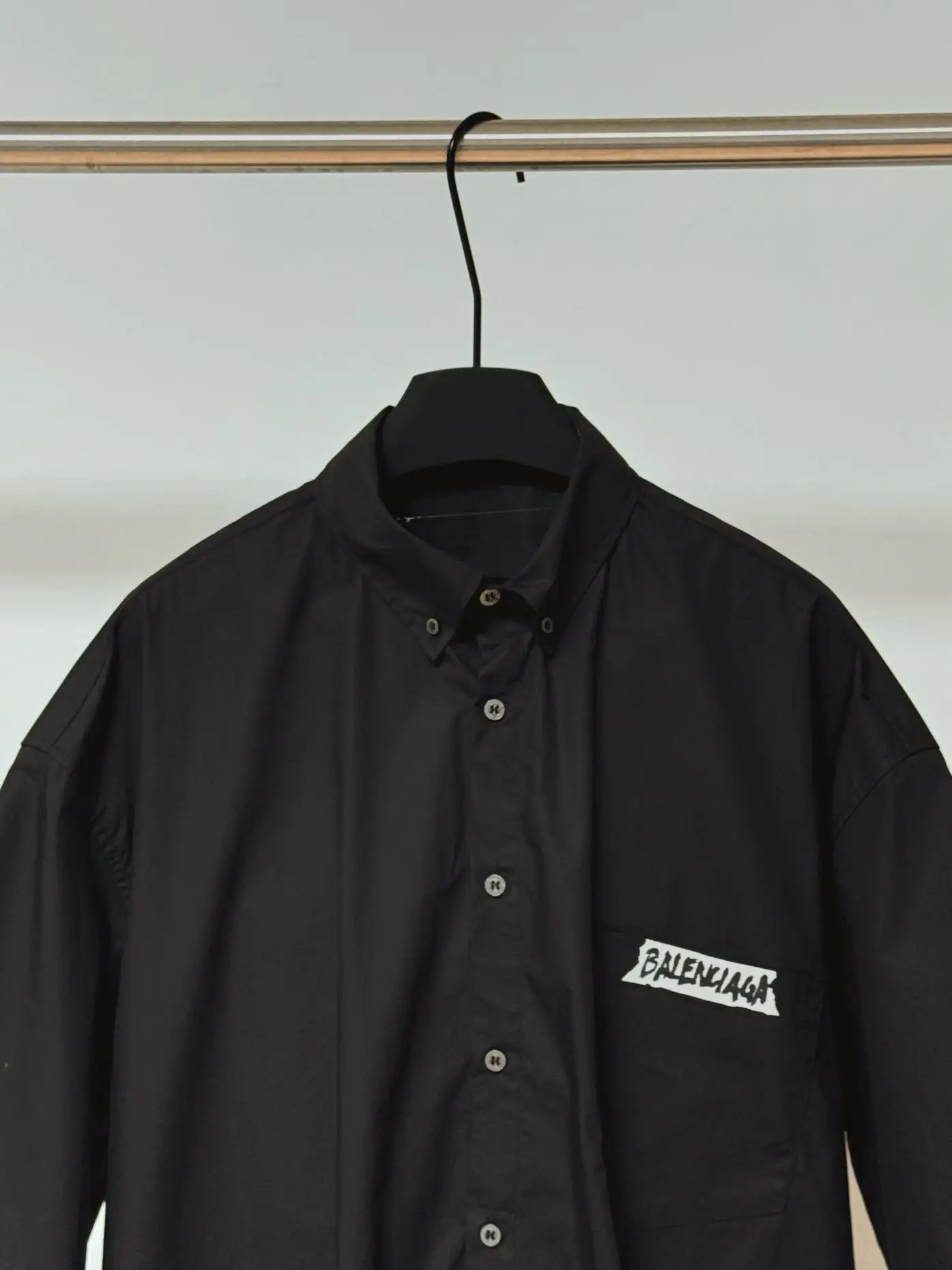 Tape Logo Oversized Short-Sleeve Shirt D16521130 — view 4
