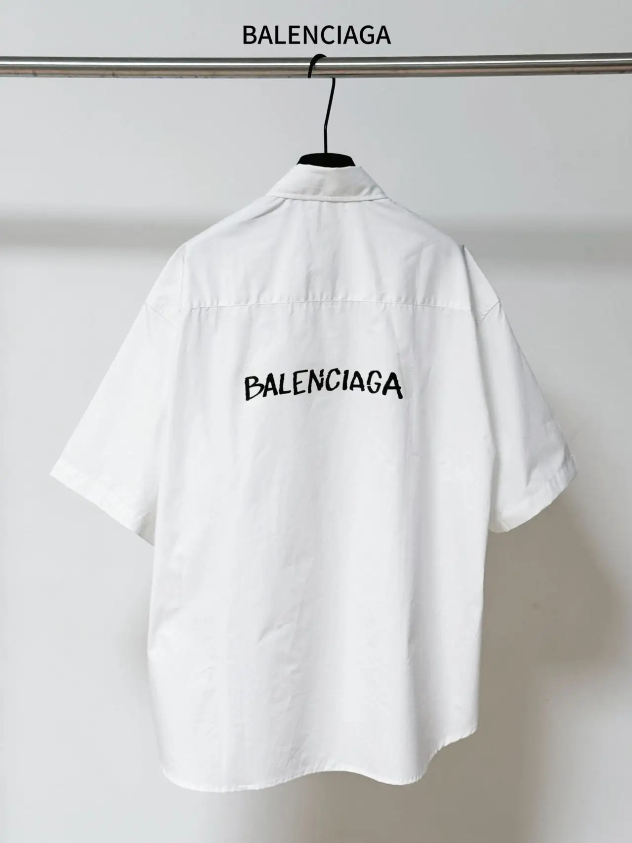 Oversized Tape Logo Short-Sleeve Shirt D16521129 — view 2
