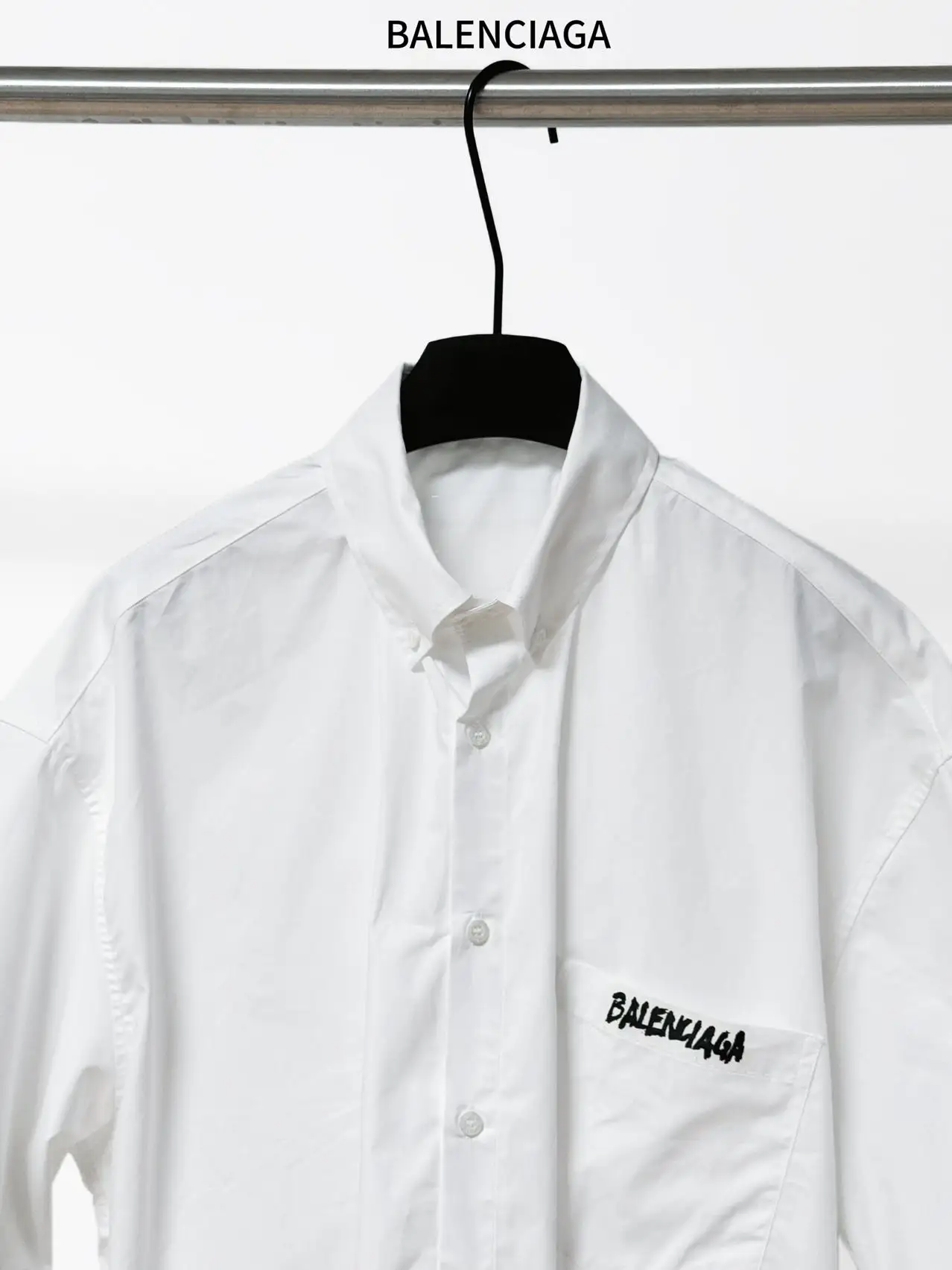 Oversized Tape Logo Short-Sleeve Shirt D16521129 — view 4