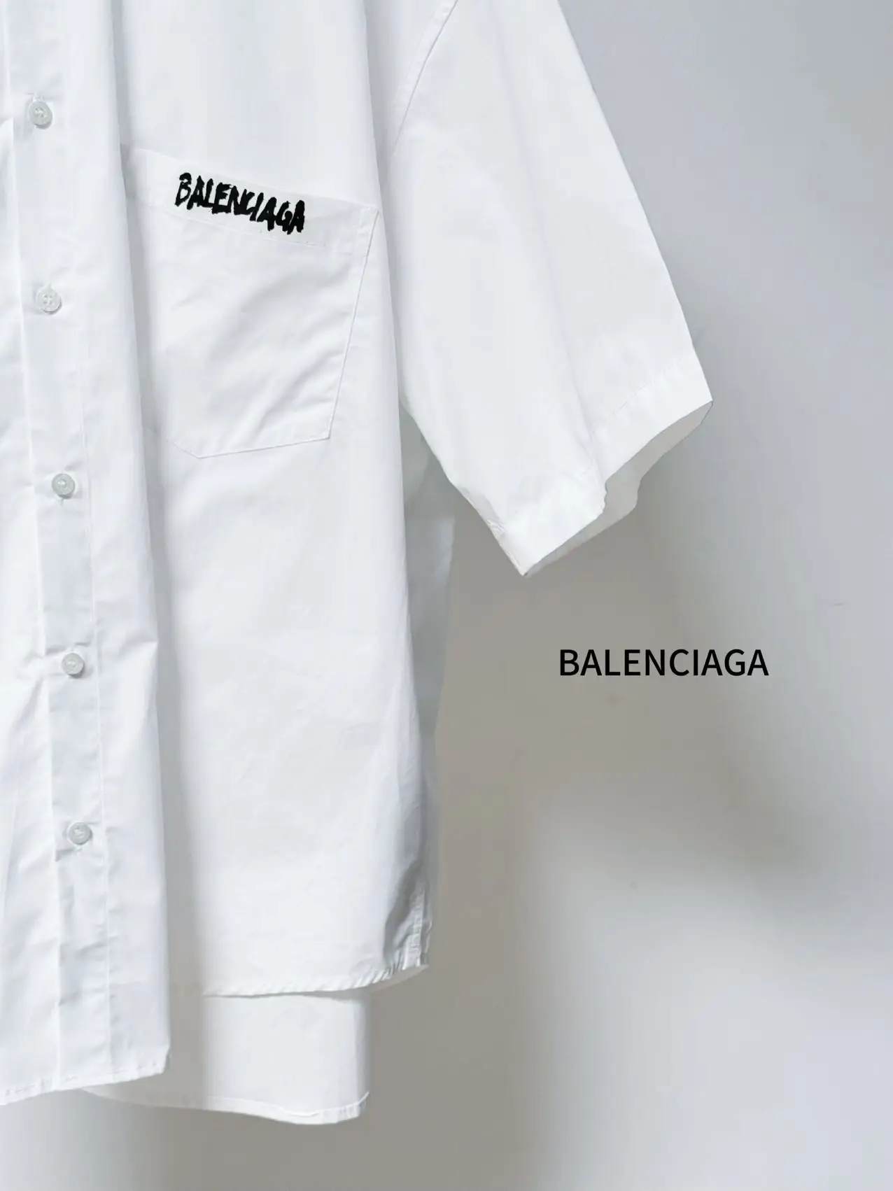 Oversized Tape Logo Short-Sleeve Shirt D16521129 — view 8