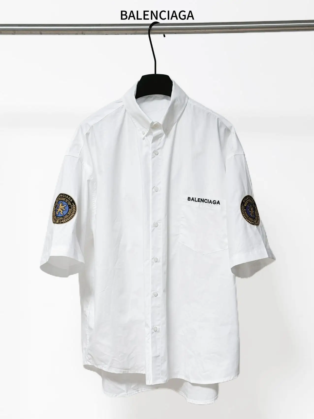 Embroidered Crest Oversized Short-Sleeve Shirt D16521135
