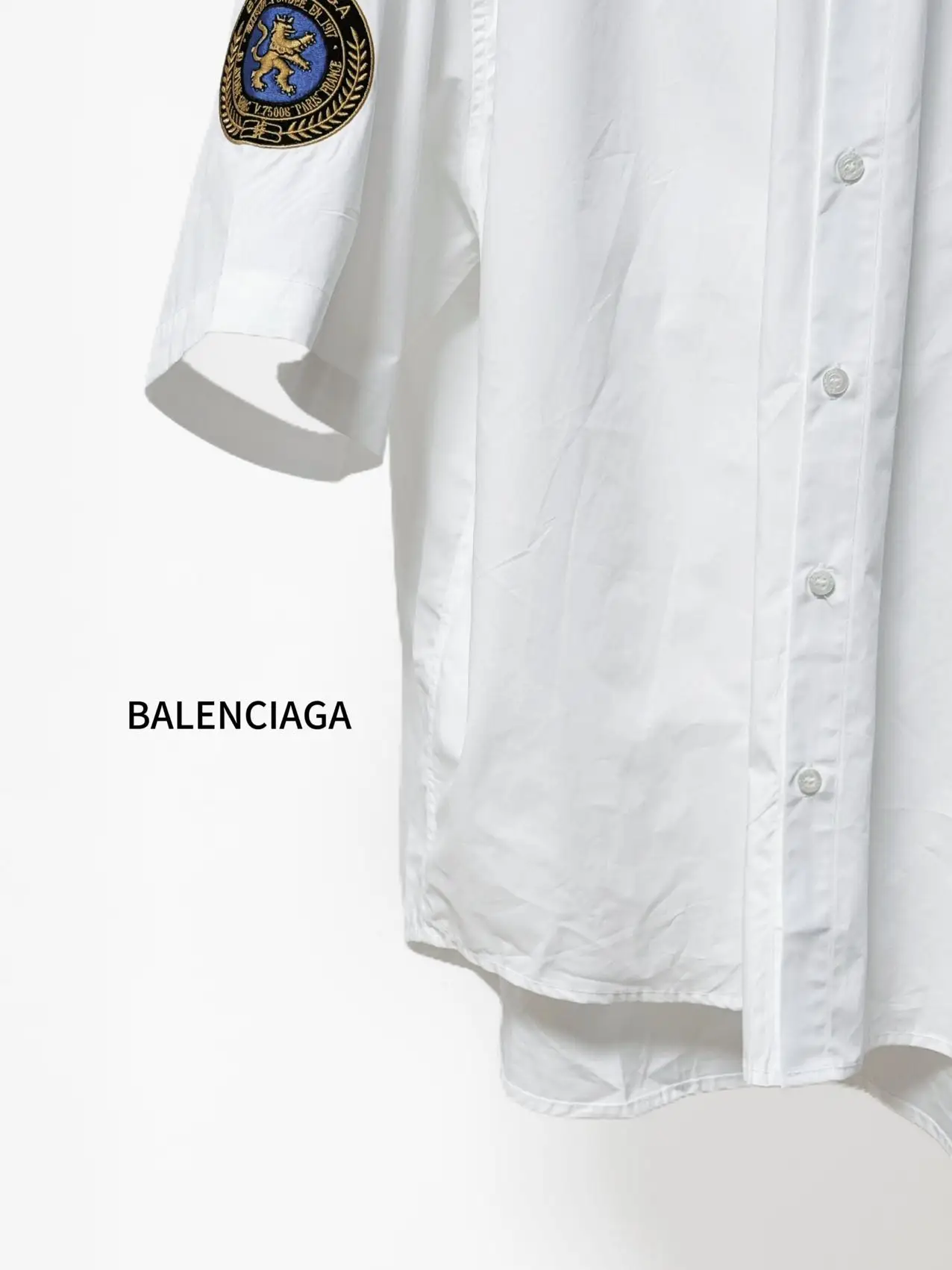 Embroidered Crest Oversized Short-Sleeve Shirt D16521135 — view 3