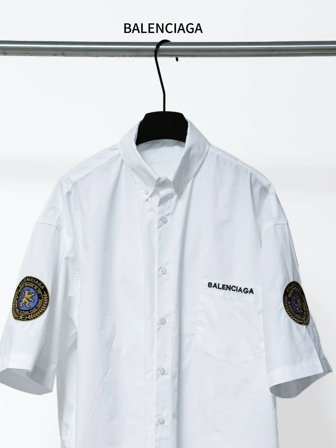 Embroidered Crest Oversized Short-Sleeve Shirt D16521135 — view 4