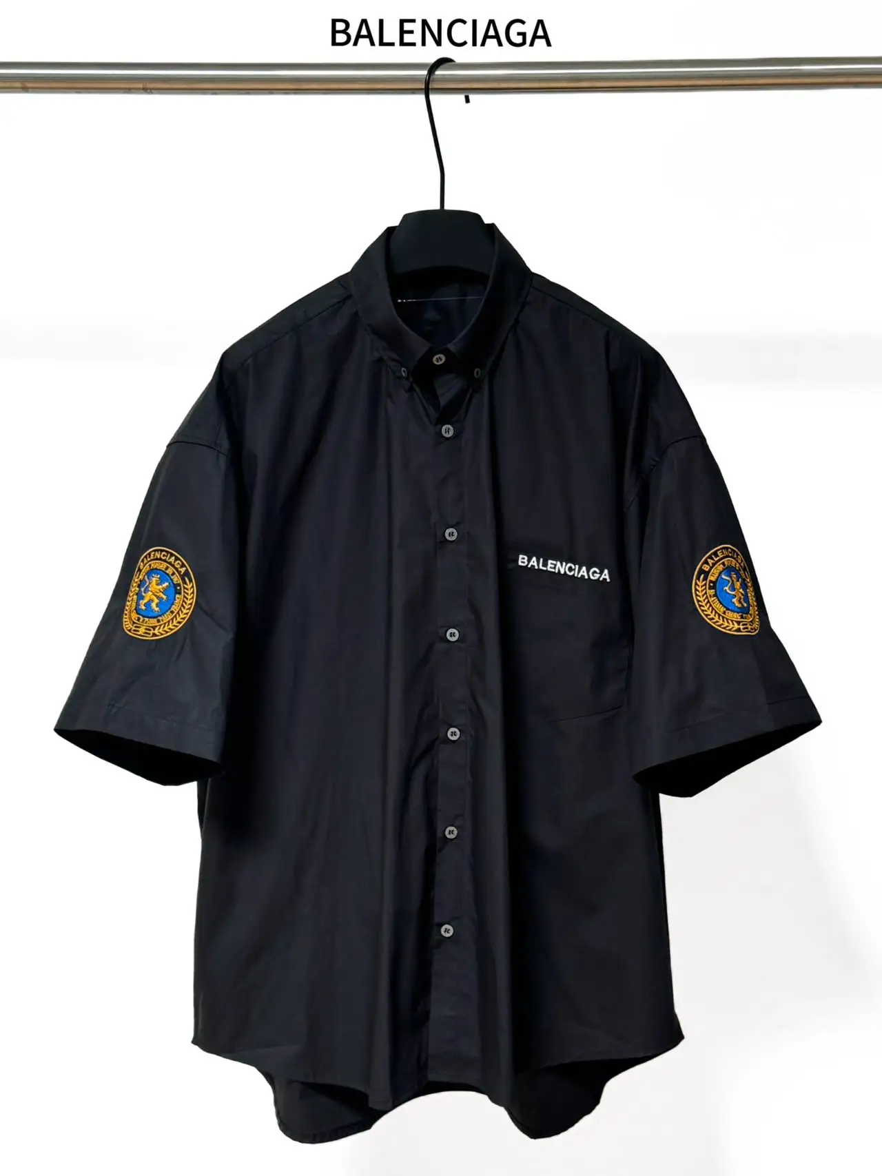 Balenciaga Embroidered Crest Short-Sleeve Shirt D16521136