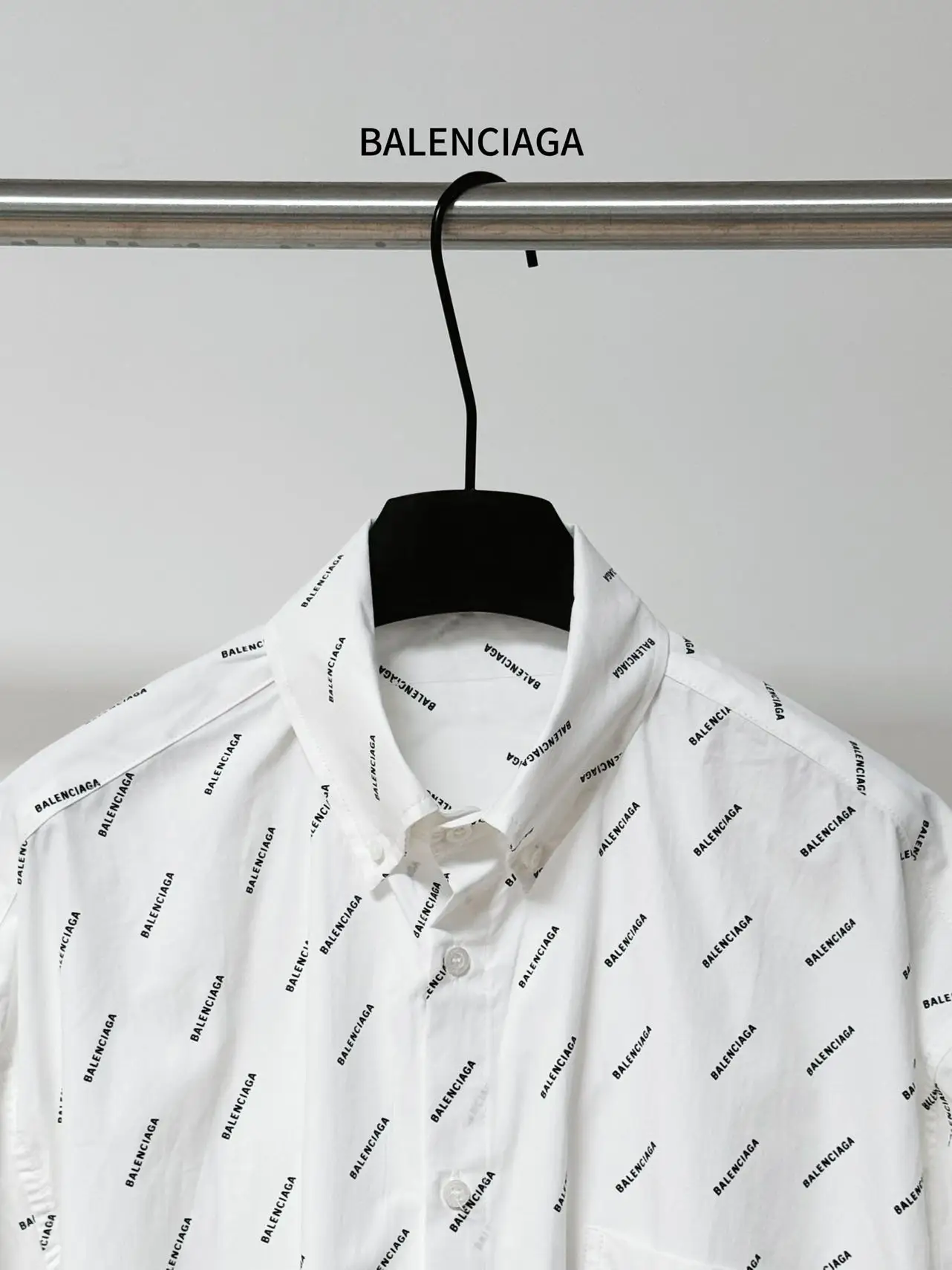 Monogram Print Short-Sleeve Oversized Shirt D16521137 — view 4