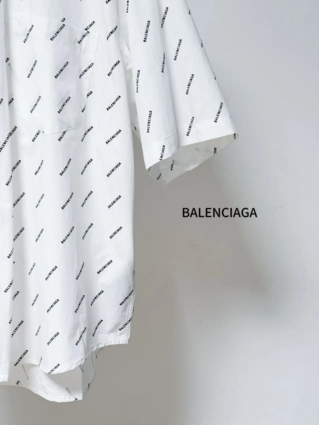 Monogram Print Short-Sleeve Oversized Shirt D16521137 — view 8