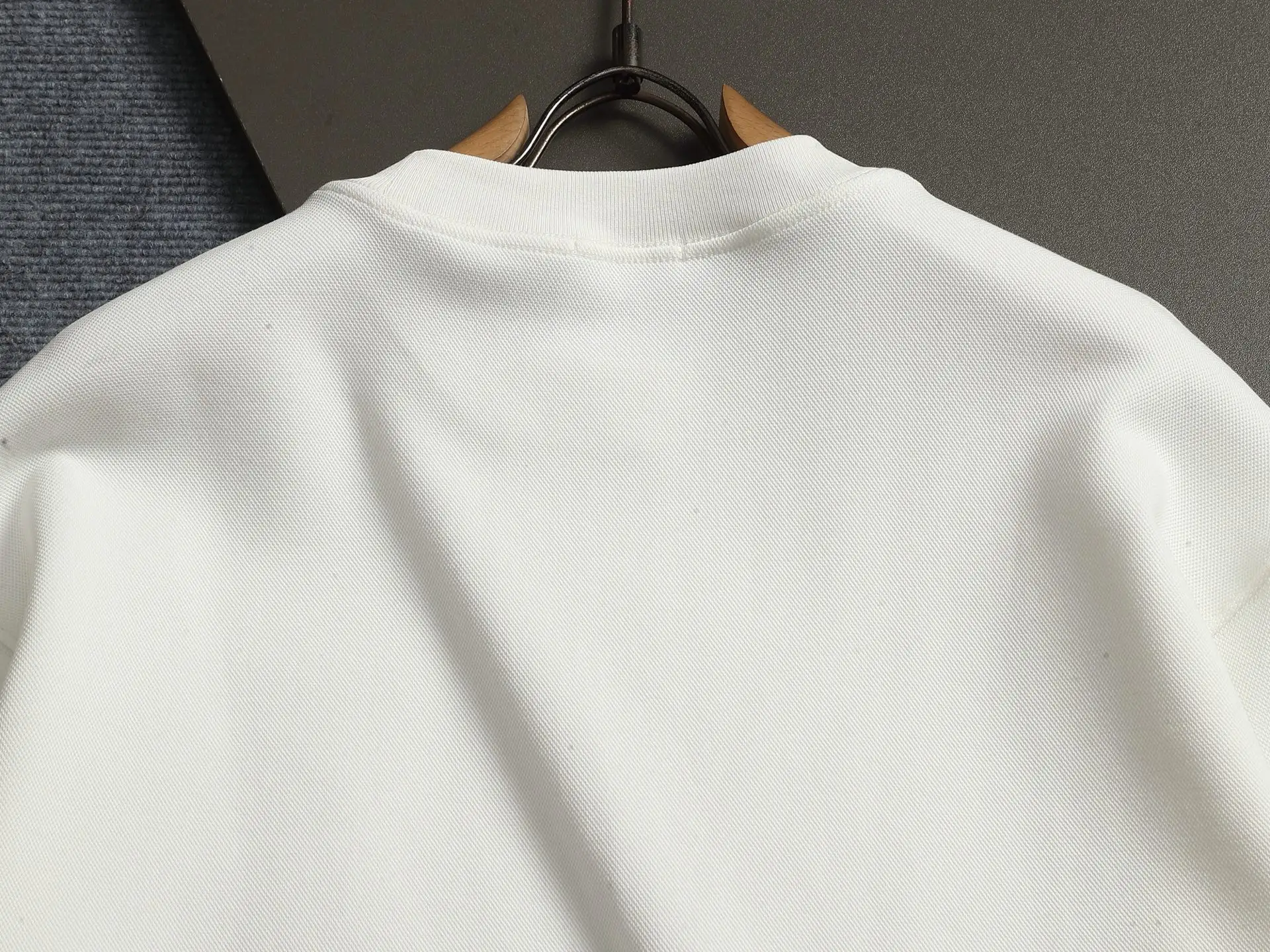 Anagram Embossed Crew-Neck Sweatshirt D17023257 — view 9
