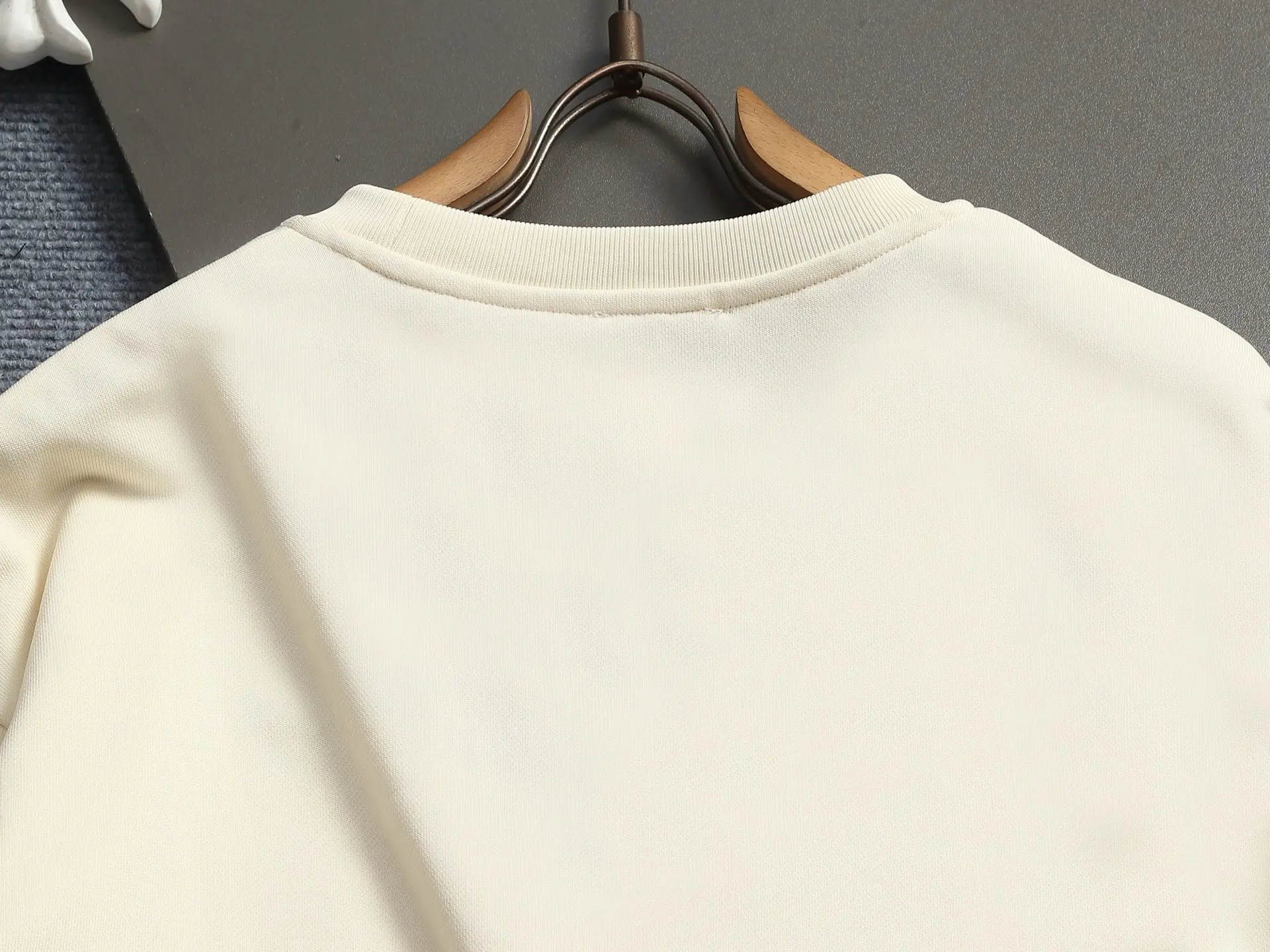 Moncler Archive Logo Crew-Neck Sweatshirt D17023246 — view 10