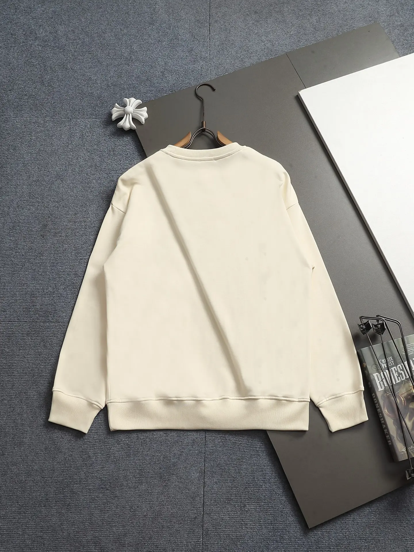 Moncler Archive Logo Crew-Neck Sweatshirt D17023246 — view 11