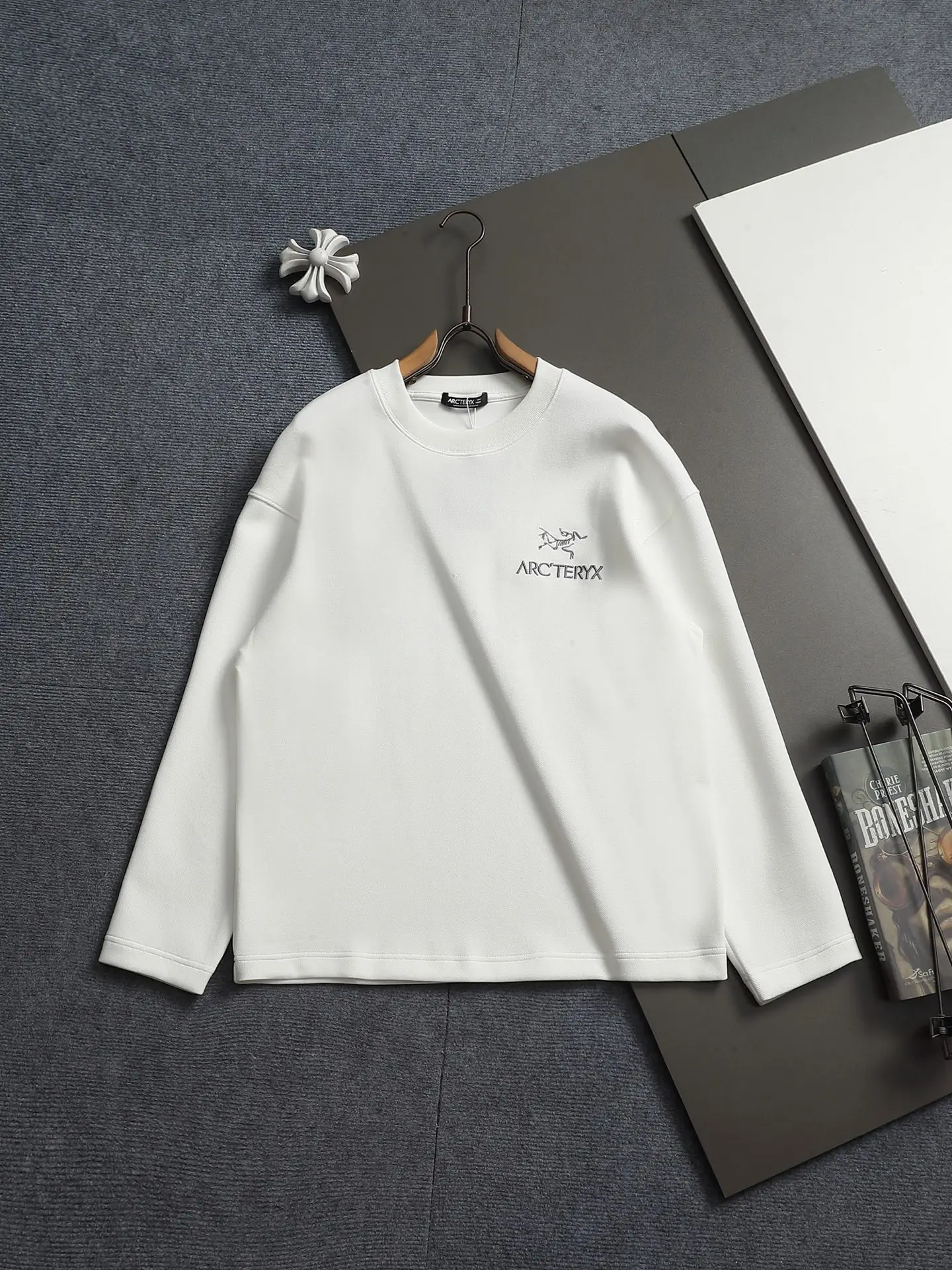 Cormac Logo-Print Crew-Neck Sweatshirt D17023262