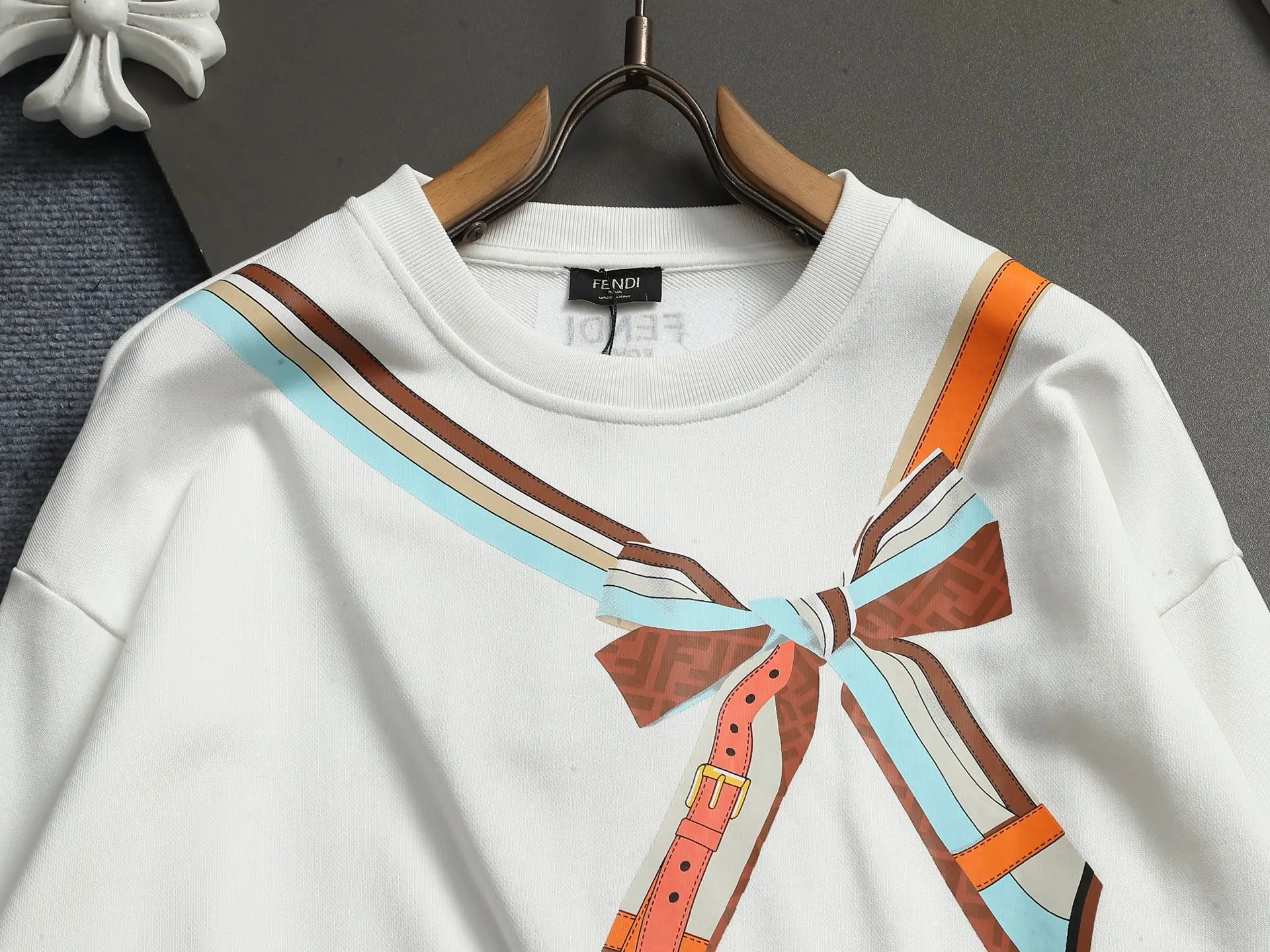Trompe L'oeil Bow Print Sweatshirt D17023243 — view 2