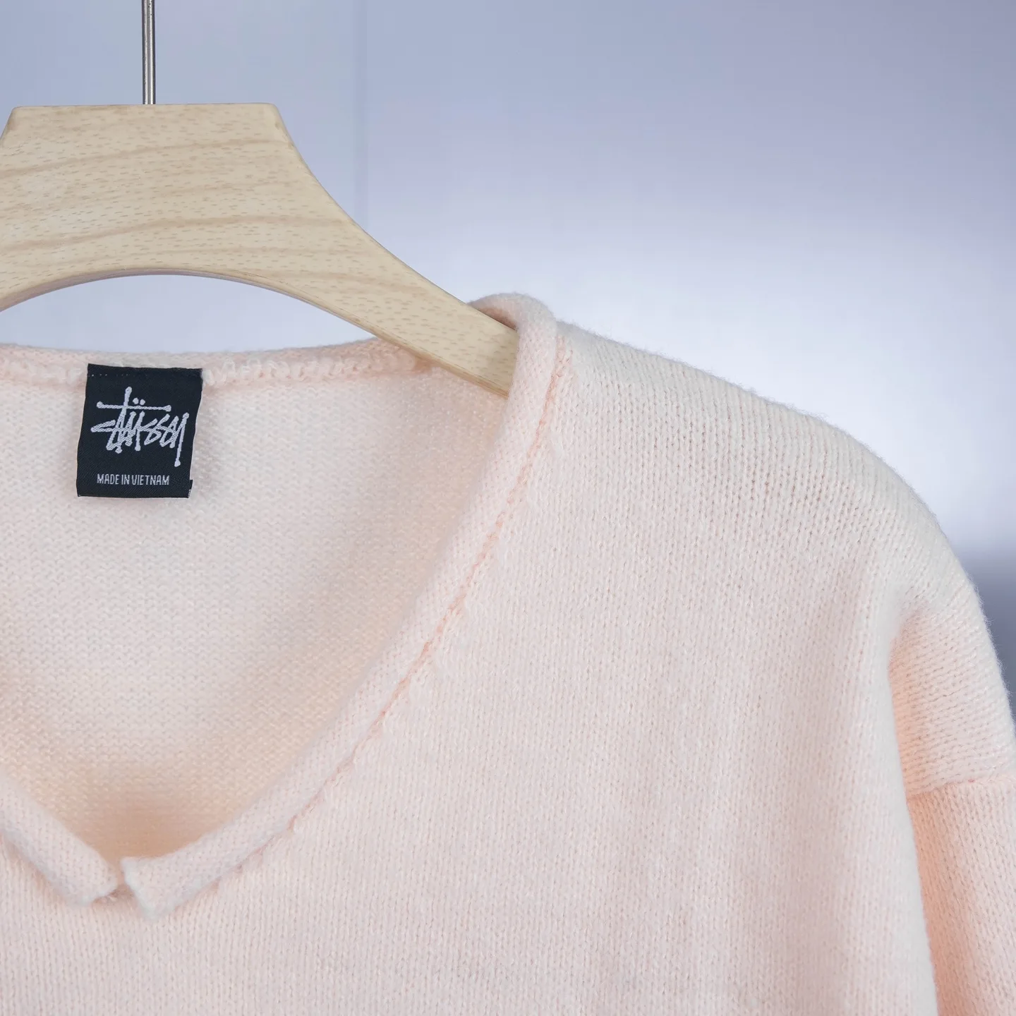 Logo-Embroidered V-Neck Knit Sweater D17023080 — view 5