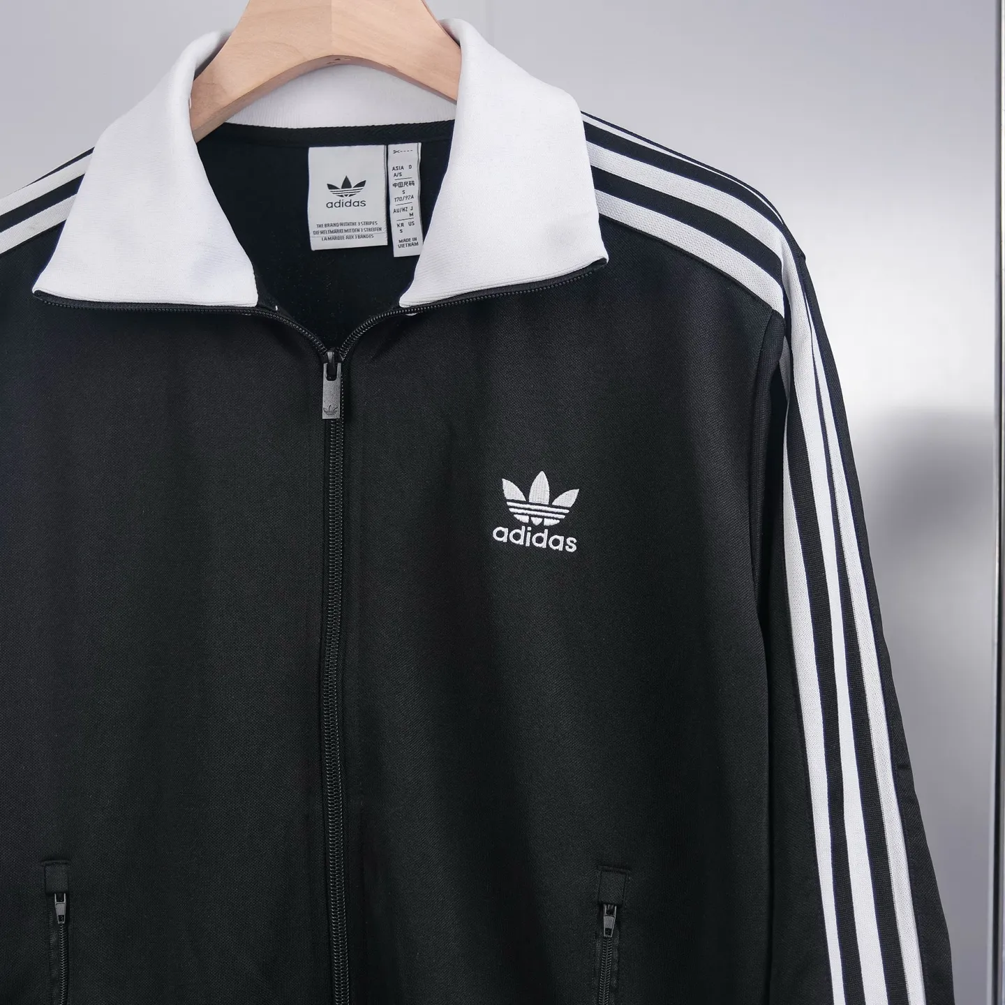 Adicolor Classics 3-Stripes Track Jacket D17023025 — view 5