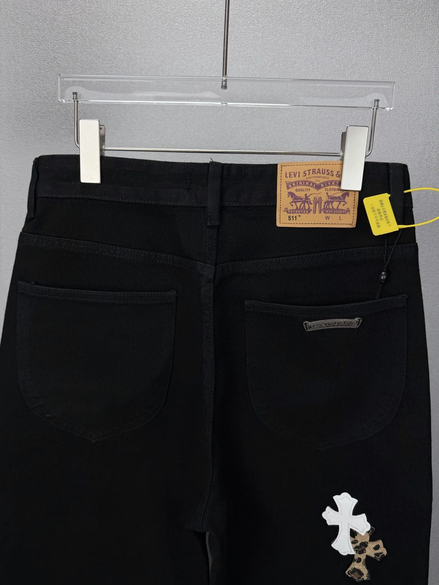 Leopard Cross Patch Straight-Leg Jeans D17523168 — view 9
