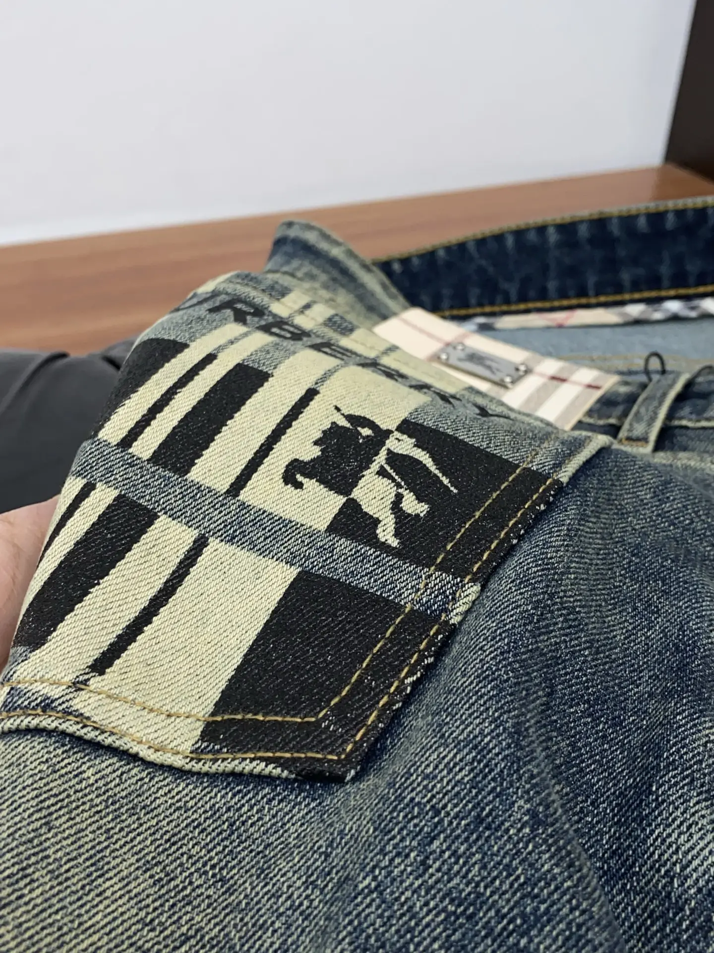 Slim-Fit Straight-Leg Check Pocket Jeans D17523881 — view 6