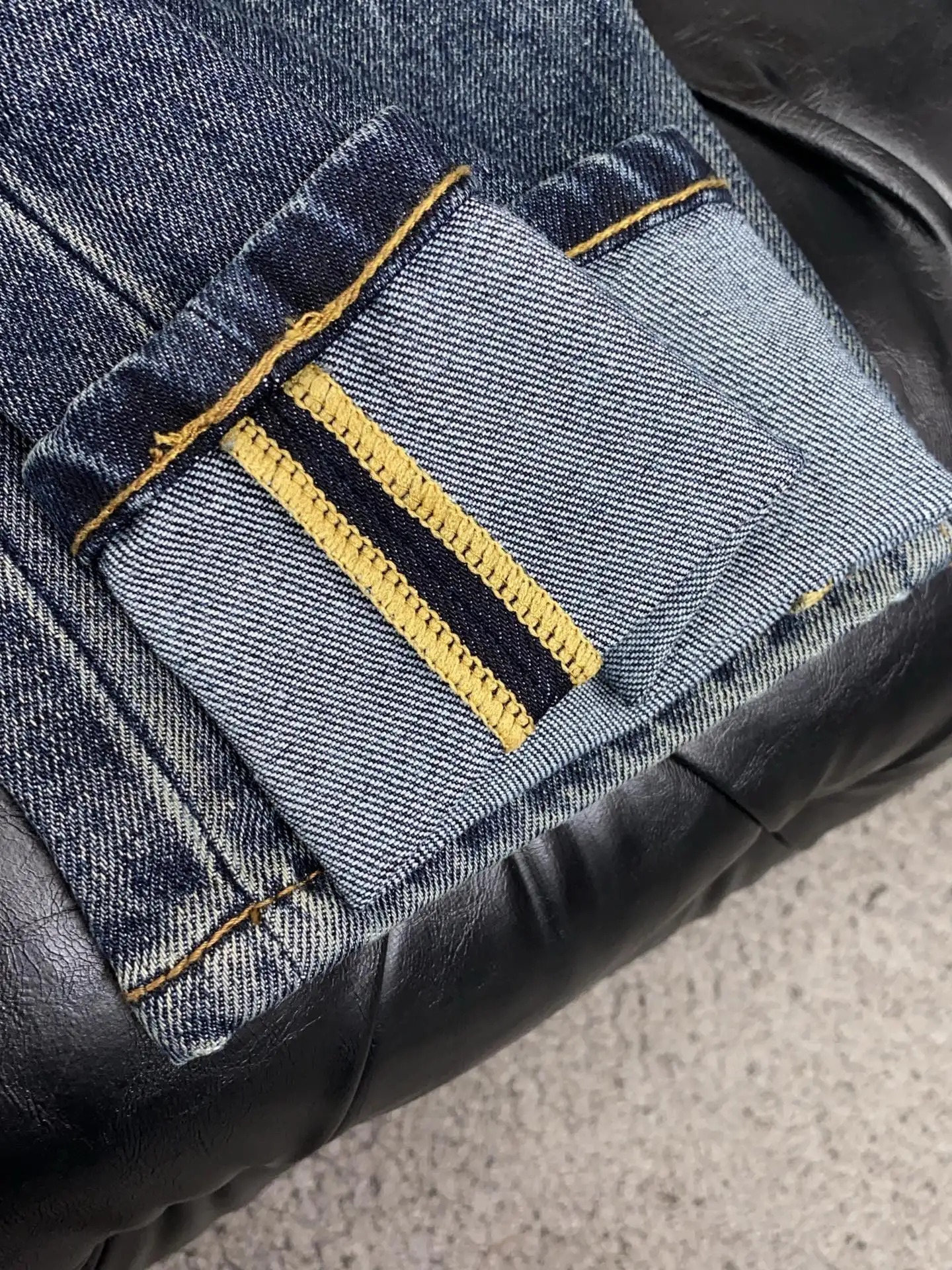 Slim-Fit Straight-Leg Jeans with Logo Patch D17523875 — view 8