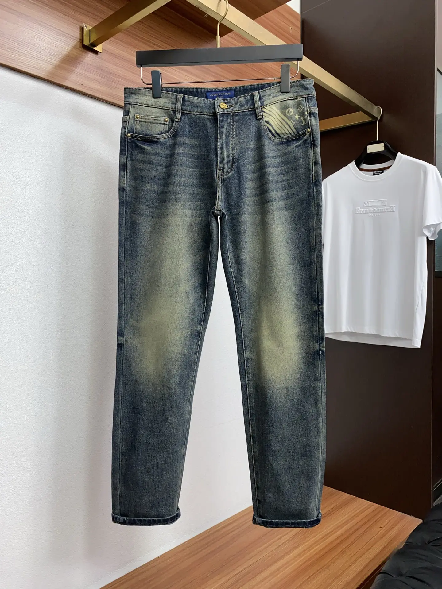 Slim-Fit Straight-Leg Washed Jeans D17523872 — view 2