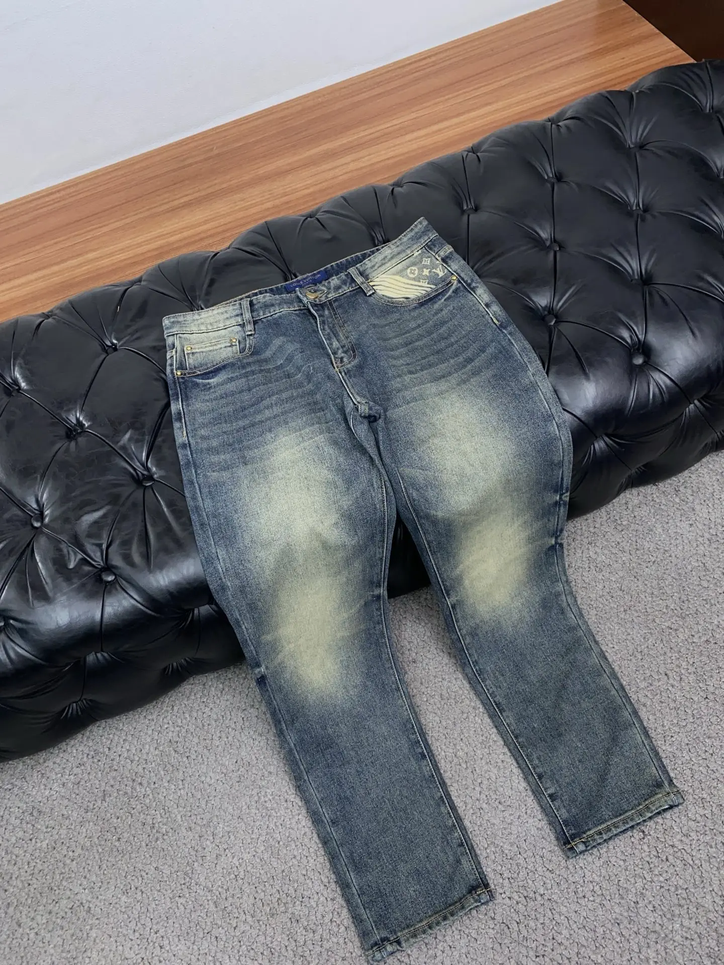 Slim-Fit Straight-Leg Washed Jeans D17523872 — view 6
