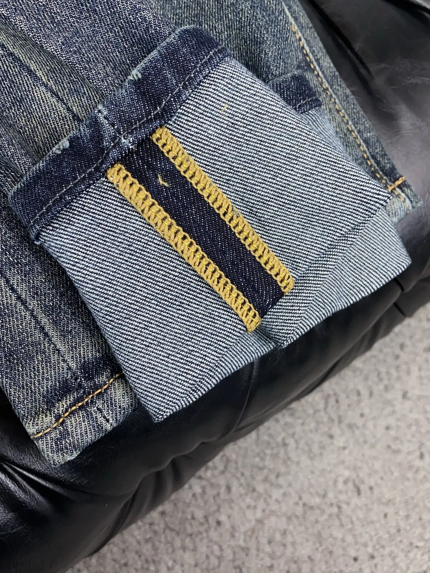 Slim-Fit Straight-Leg Washed Jeans D17523872 — view 7