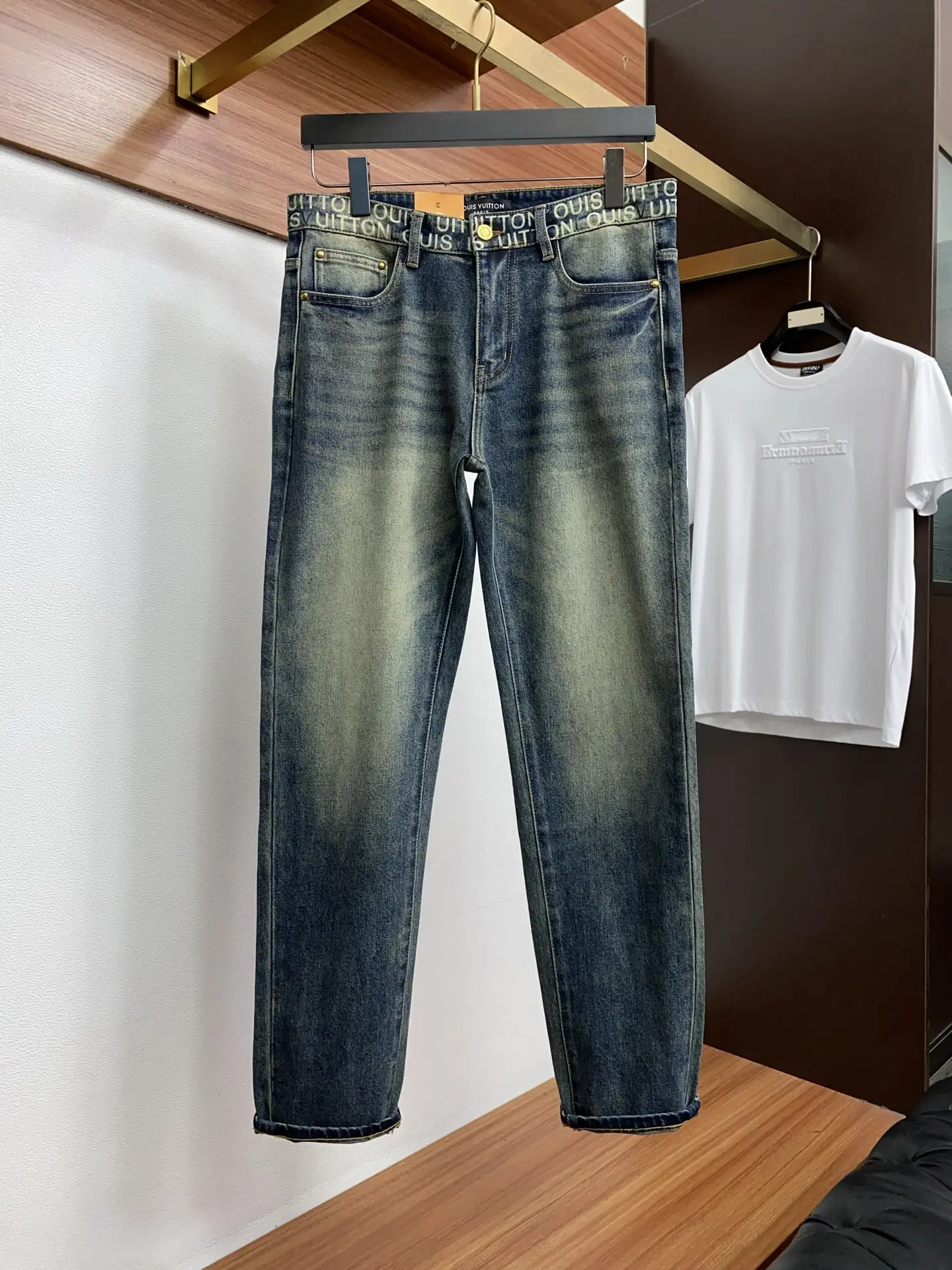 Slim-Fit Straight-Leg Washed Jeans D17523871 — view 3
