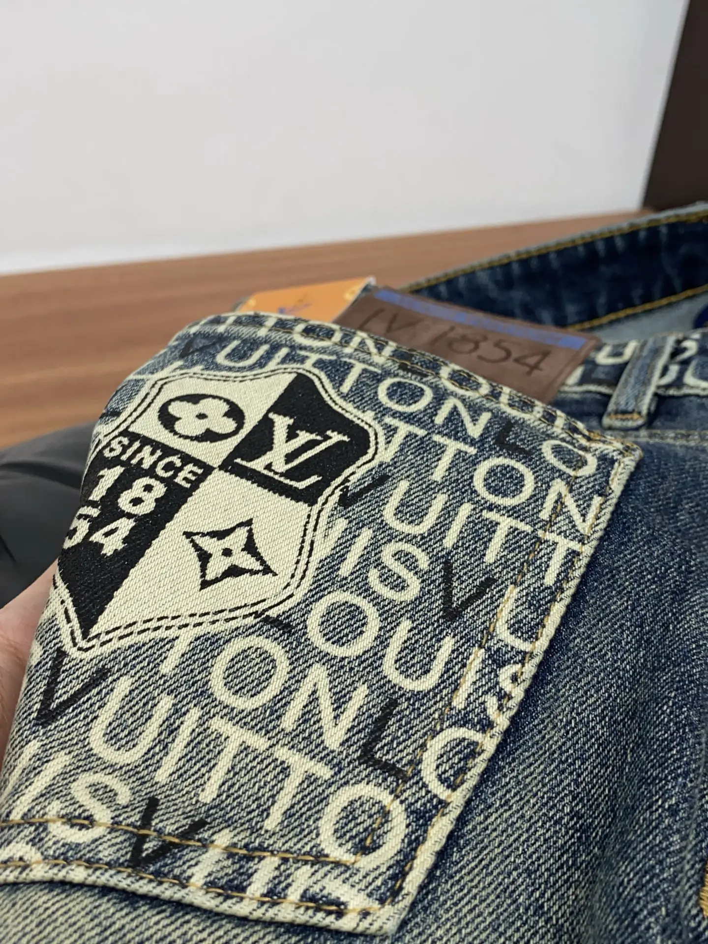 Slim-Fit Straight-Leg Washed Jeans D17523871 — view 6